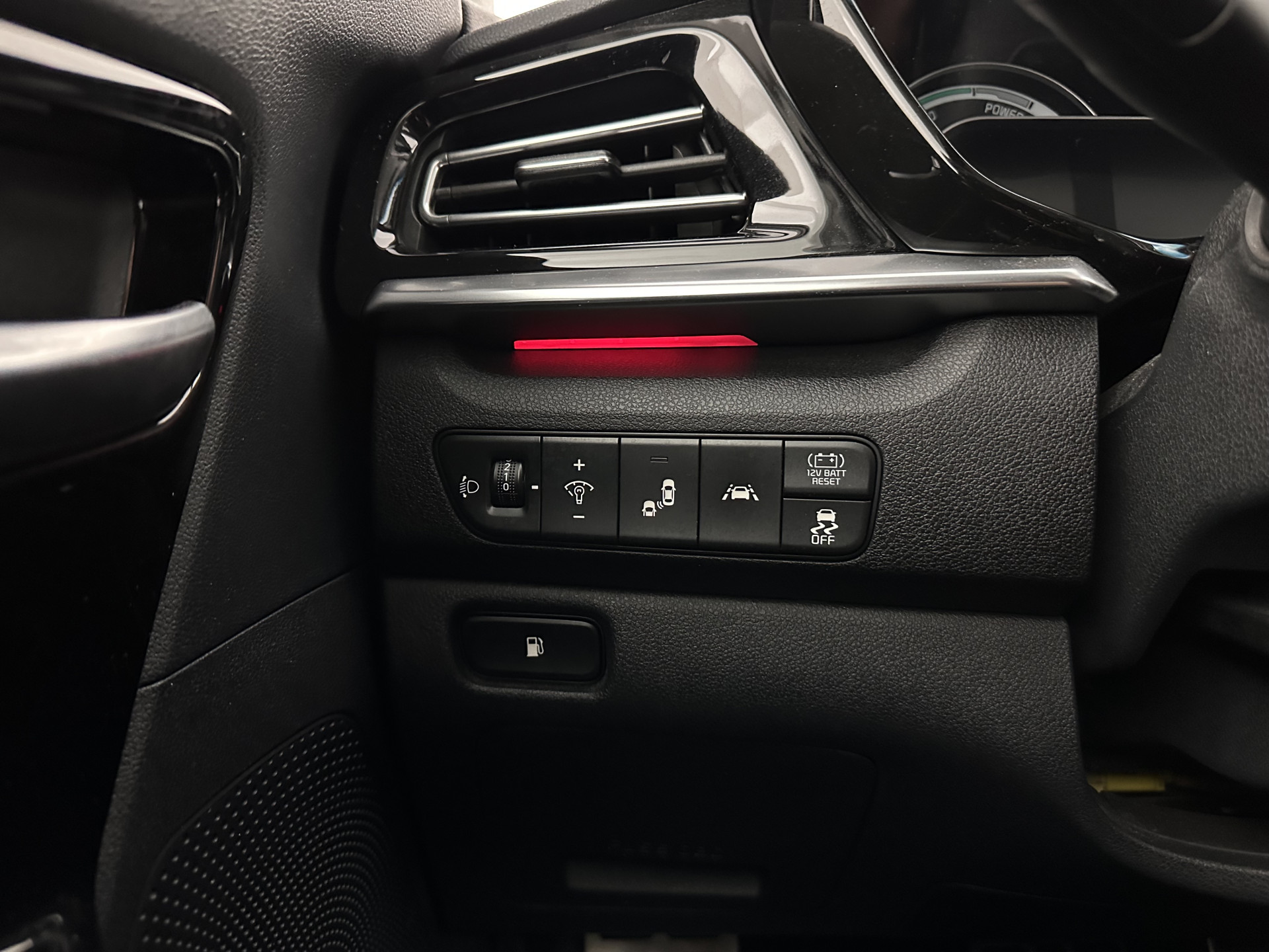 Kia Niro 1.6 GDi Hybrid Dynamic Plus Line (INCL-BTW) Aut. *LEATHER | FULL-LED | ADAPTIVE-CRUISE | BLINDSPOT | HEATED-COMFORTSEATS | CAMERA | KEYLESS | NAVI-FULLMAP | AMBIENTLIGHT | LANE-ASSIST | TOWBAR | 16''ALU*