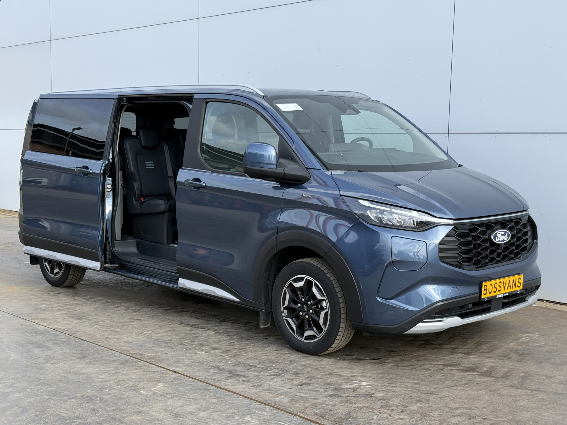 Ford Tourneo Custom 233PK PHEV Prijs Incl. BPM Excl. BTW Automaat 8-Personen Automaat LED B&O Audio Lichtmetalen Velgen PDC Carplay Camera Parkeersensoren Cruise Control