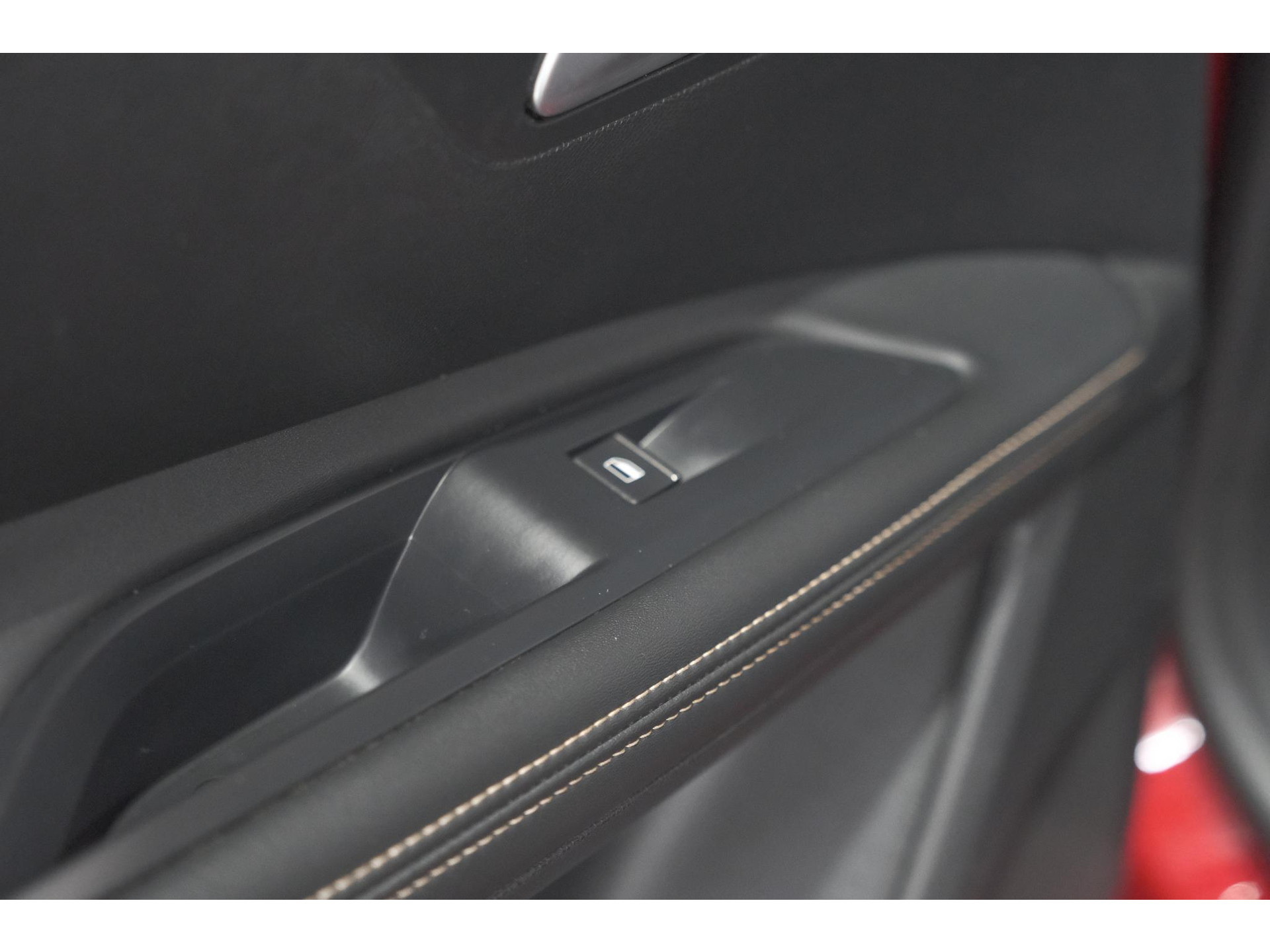 Peugeot 5008 PureTech 130 EAT8 GT Black Pack | Elektrische Kofferklep | Camera | Adaptieve Cruise Control | Dodehoekdetectie
