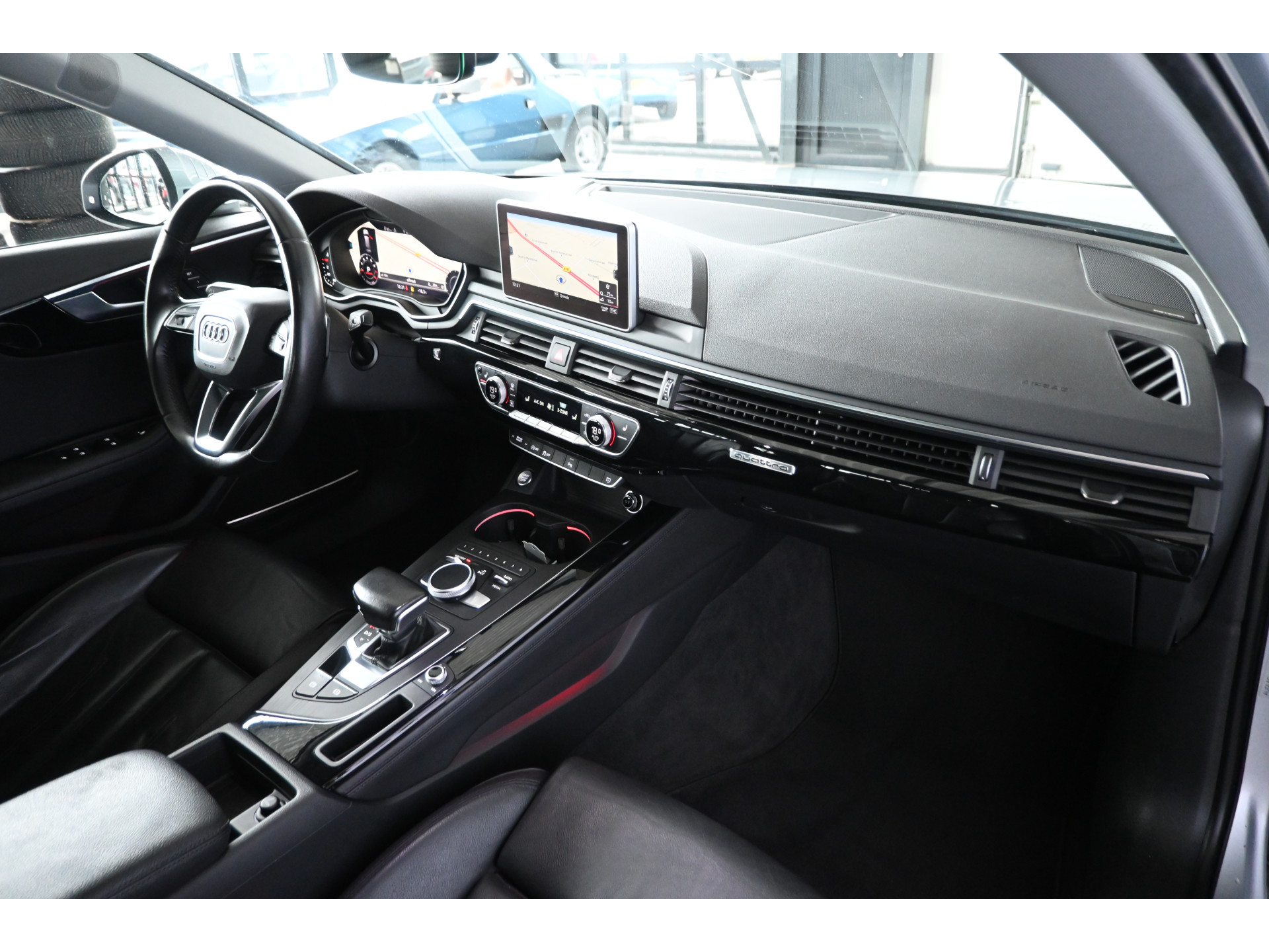 Audi A4 Avant 2.0 TFSI quattro S-Line Automaat Navigatie Panoramadak Adaptief Matrix LED Goed Onderhouden! Inruil Mogelijk!