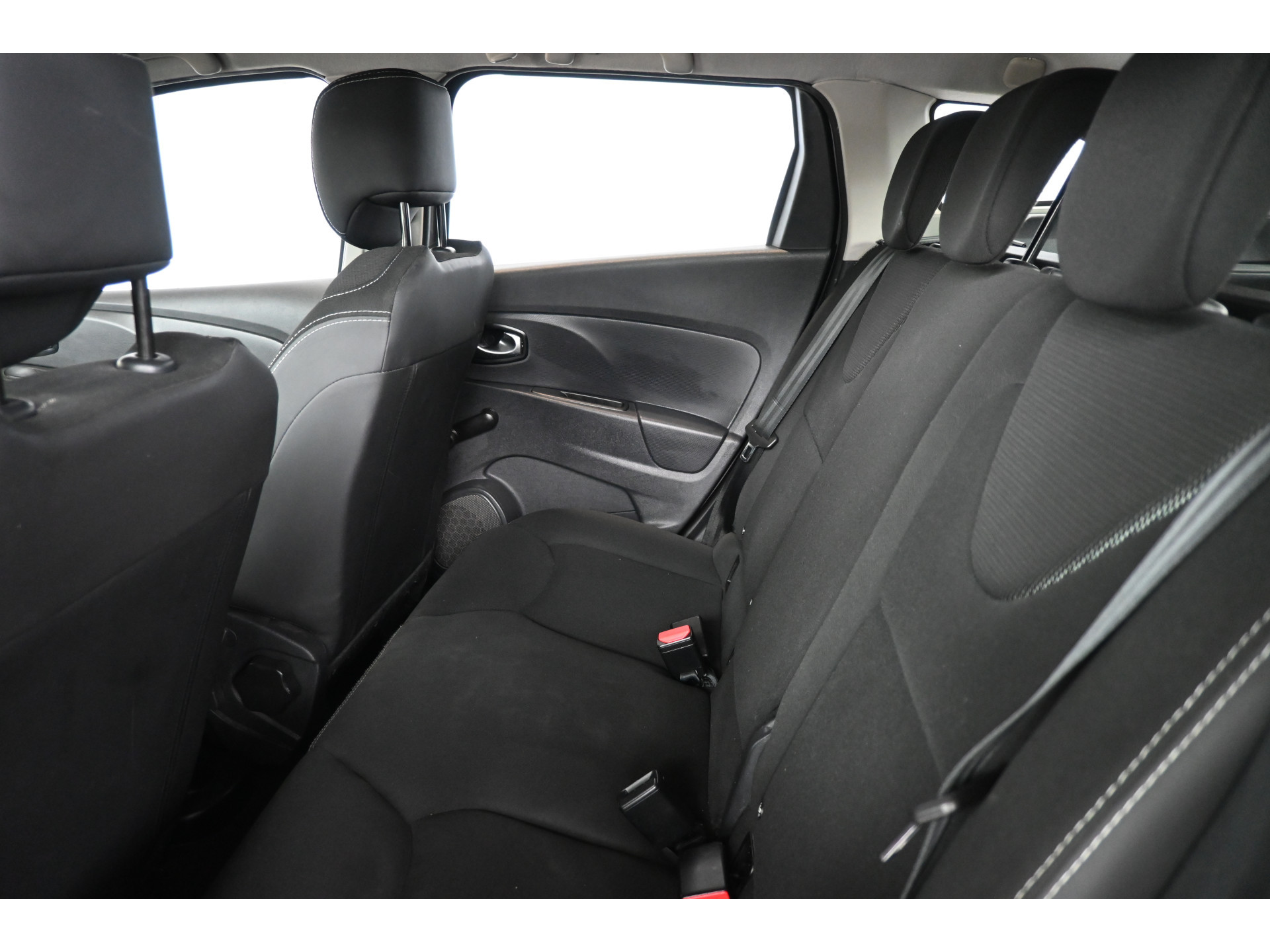 Renault Clio Estate 1.5 dCi ECO Dynamique Airco Navigatie Cruise control Lichtmetaal PDC Inruil Mogelijk!