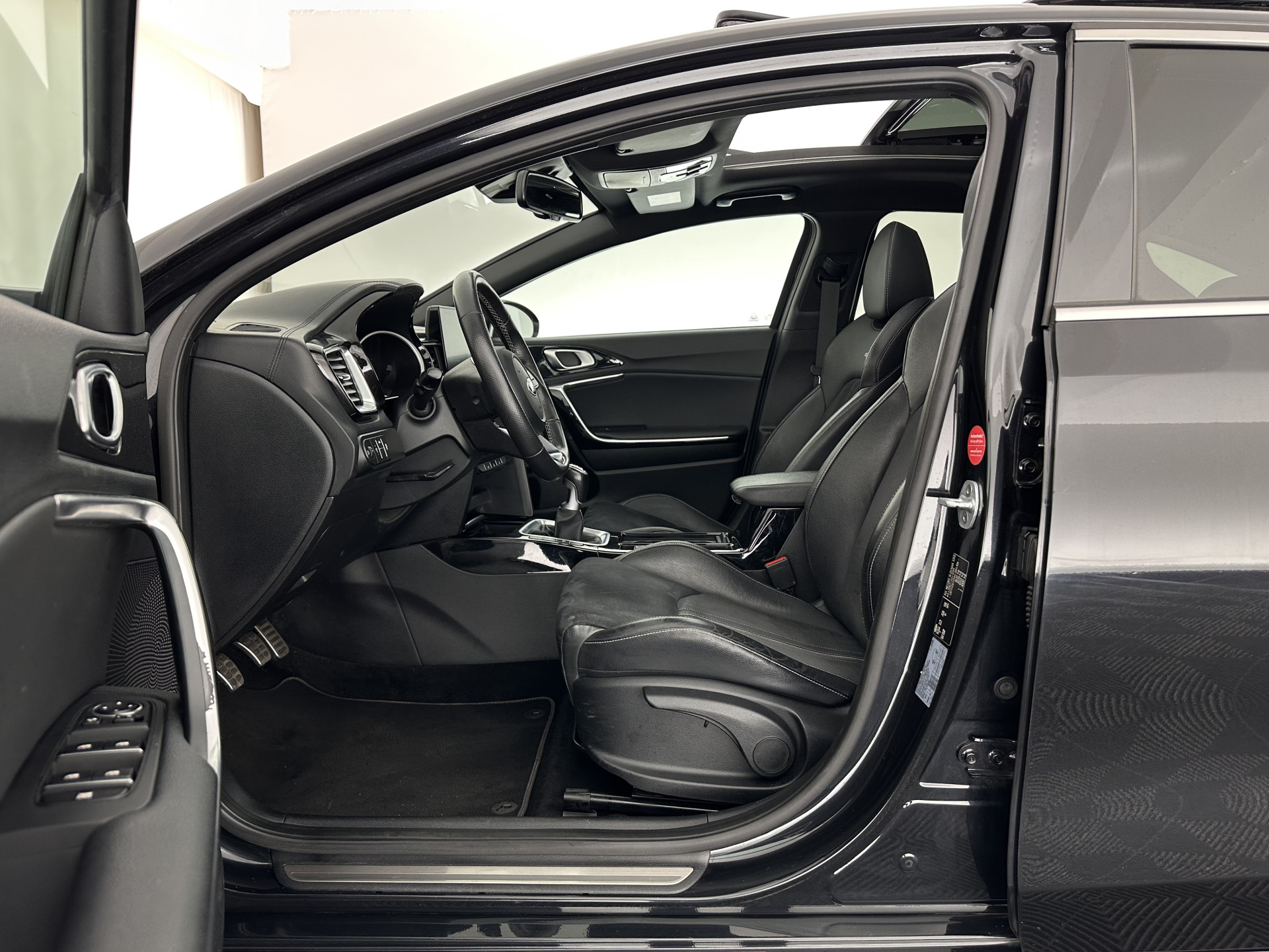 Kia ProCeed 1.0 T-GDI GT-Line (INCL-BTW) *PANO | LEATHER-ALCANTARA  | FULL-LED | SPORTSEATS | NAVI-FULLMAP | CAMERA | ECC | PRIVACYGLASS | LANE-ASSIST | DAB+ | CARPLAY | PDC | KEYLESS | CRUISE | TOWBAR | 17''ALU*