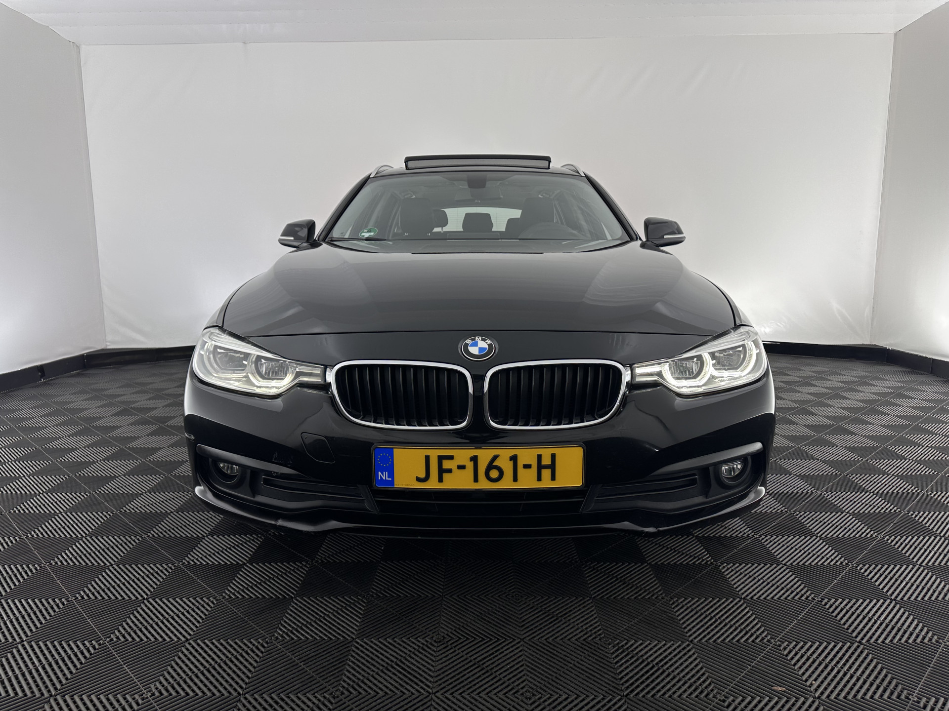 BMW 3-serie Touring 320d EDE Corporate Lease Essential Aut. *PANO | FULL-LEATHER | FULL-LED | NAVI-FULLMAP | HEATED-COMFORTSEATS | HIFI-SOUND | ECC | PDC | CRUISE | 16''ALU*