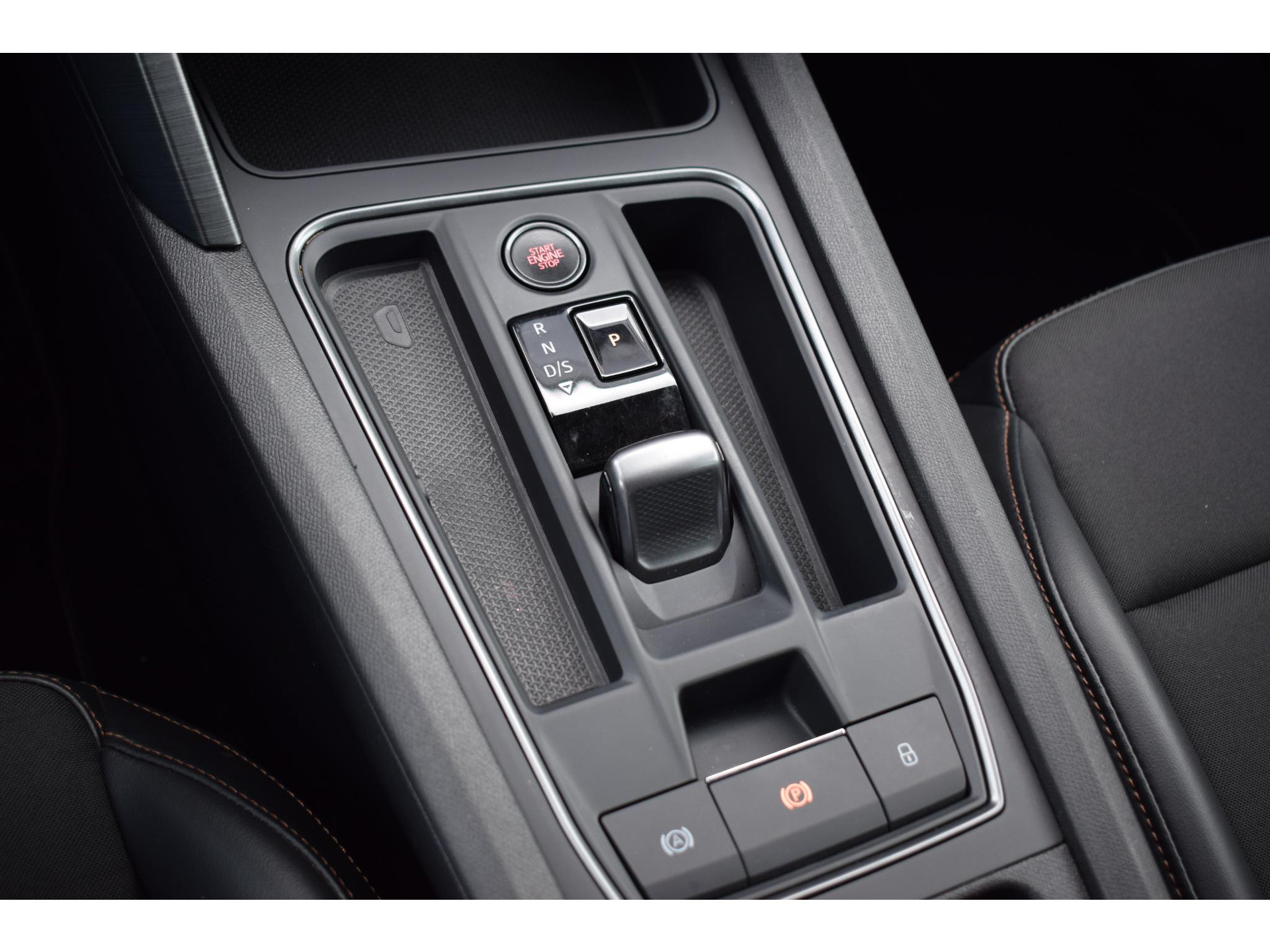 CUPRA Leon Sportstourer 1.4 e-Hybrid VZ Business | 245 PK | Half Leer | Apple CarPlay | Stuurverwarming