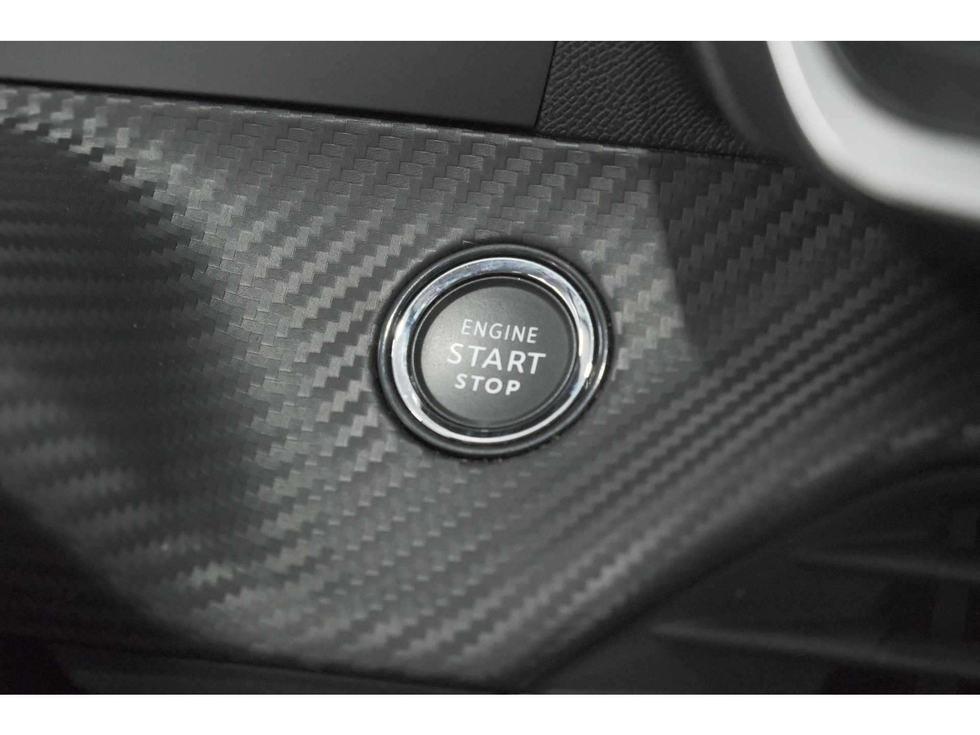 Peugeot e-208 EV Allure 50 kWh | 98,9% SOH | Camera | Navigatie | Parkeersensoren | Stoelverwarming