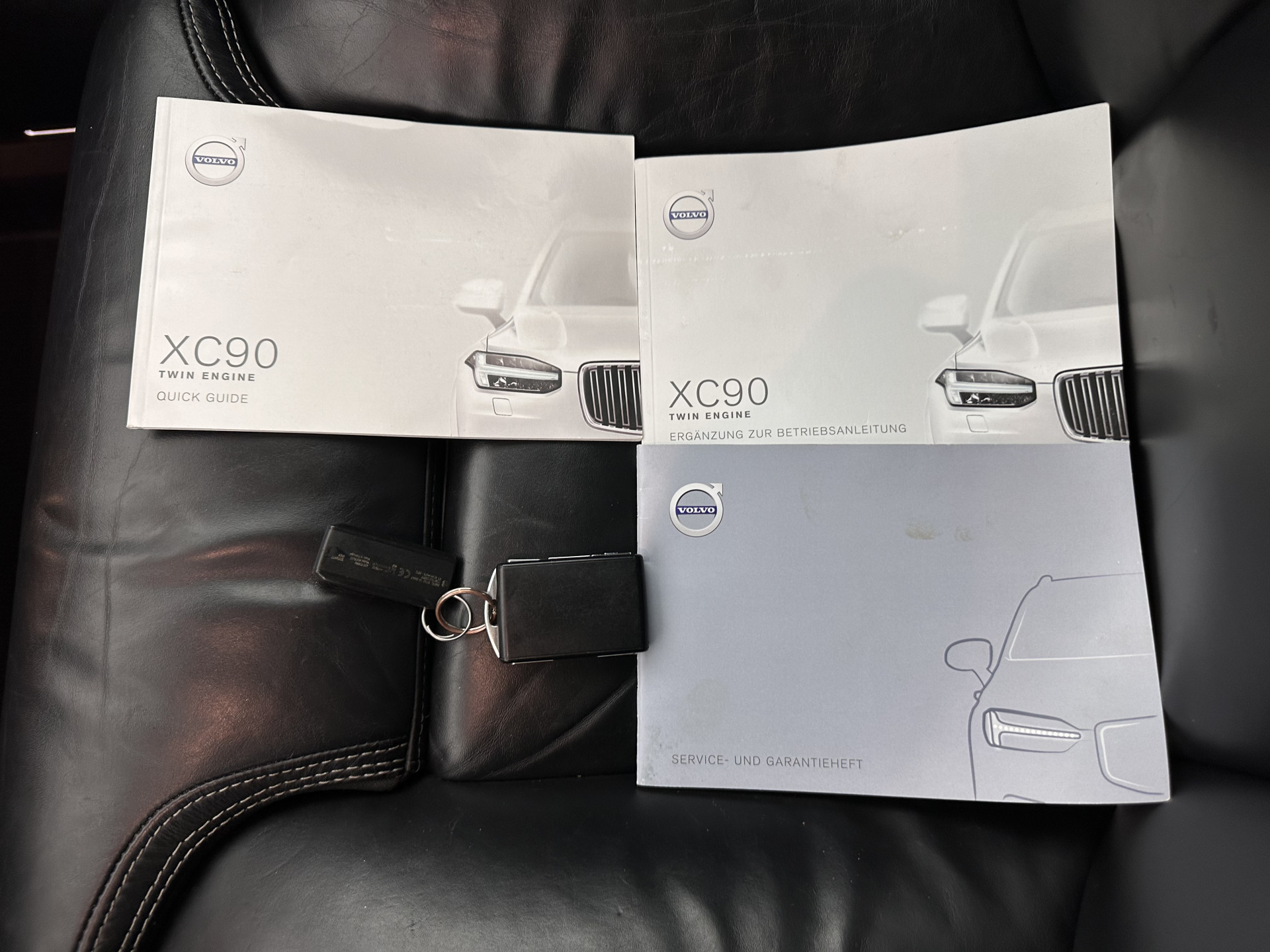 Volvo XC90 2.0 T8 Twin Engine AWD Inscription (7-Pers.) [ Plug-In ] Aut.*PANO | LEATHER | FULL-LED | MEMORY-PACK | DIGI-COCKPIT | HARMAN/KARDON | CAMERA | HEATED-SPORTSEATS | HEAD-UP | LANE-ASSIST | CARPLAY | AIRSUSPENSION | ECC | PDC | CRUISE | TOWBAR |