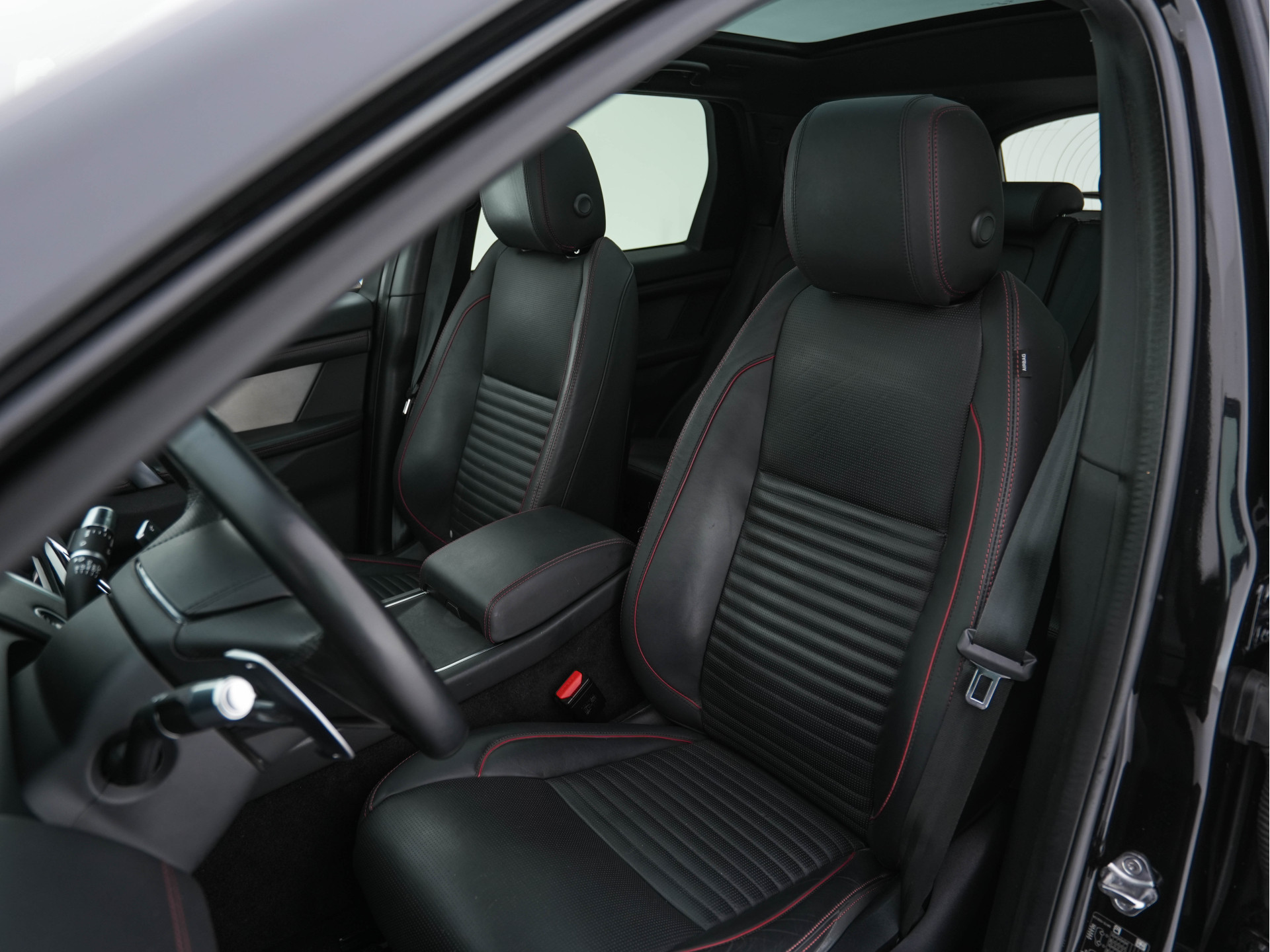 Land Rover Discovery Sport P300e 1.5 R-Dynamic Sportpack HSE AWD (INCL-BTW) *PANO | LEATHER | MERIDIAN-AUDIO | FULL-LED | MEMORY-PACK | DIGI-COCKPIT | NAVI-FULLMAP | CAMERA | KEYLESS | PRIVACY-GLASS | DAB | SHIFT-PADDLES | TOWBAR | LANE-ASSIST | 20'