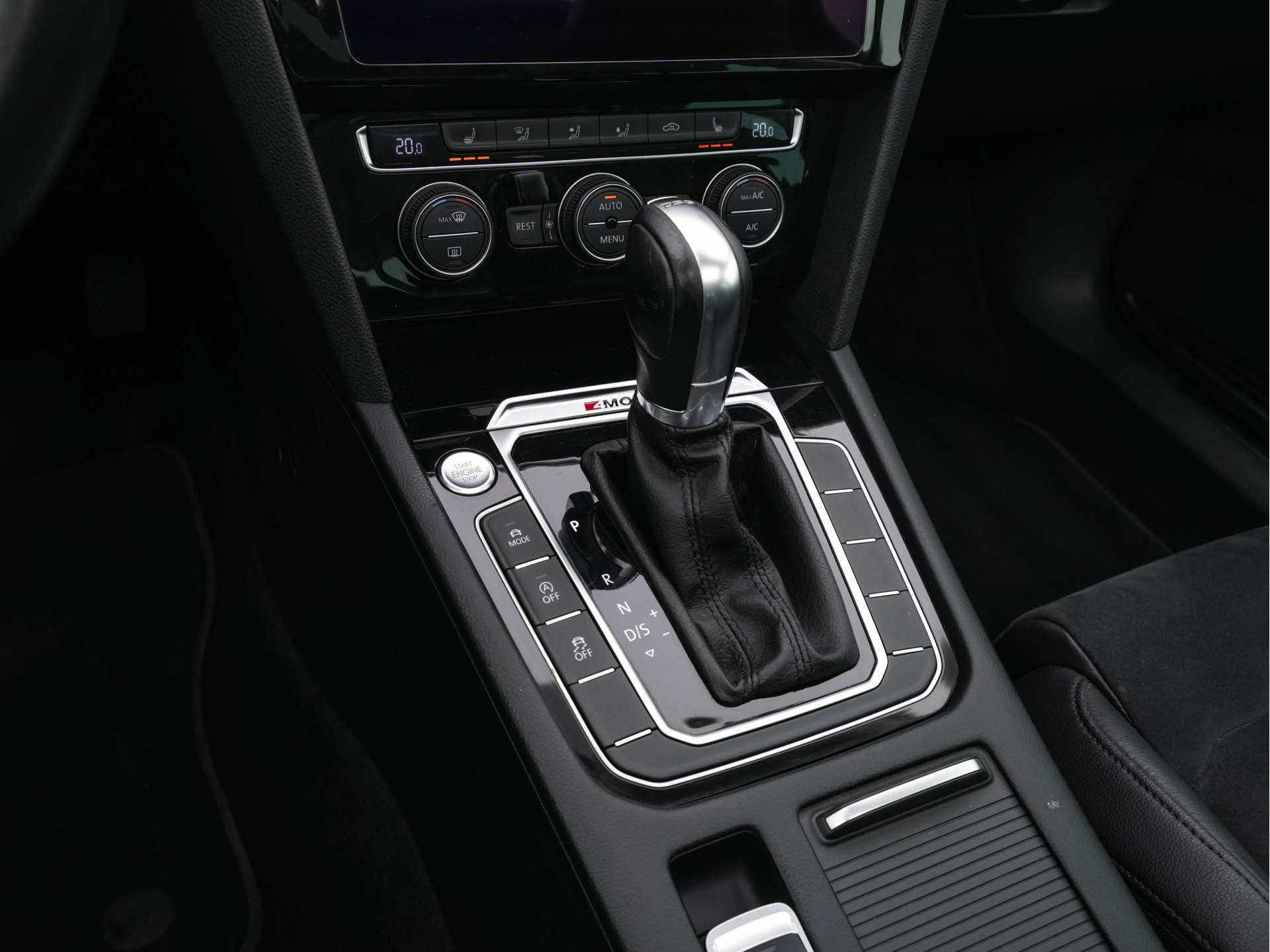 Volkswagen Passat Variant 2.0 BiTDI 4Motion Highline (INCL-BTW) Aut. *PANO | ADAPTIVE-CRUISE | DIGI-COCKPIT | NAVI-FULLMAP | LEATHER-ALCANTARA | FULL-LED | ERGONOMIC-COMFORTSEATS | KEYLESS | ECC | PARKPILOT | TOWBAR | 17''ALU*