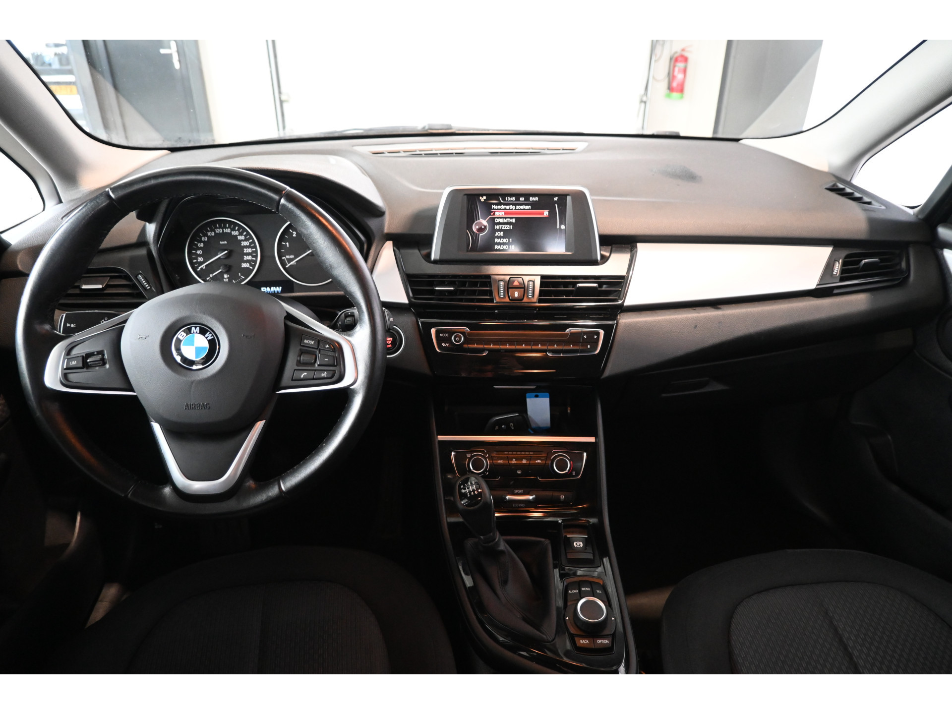 BMW 2-serie Active Tourer 218i Airco Trekhaak LED Lichtmetaal Rijklaarprijs Inruil Mogelijk!
