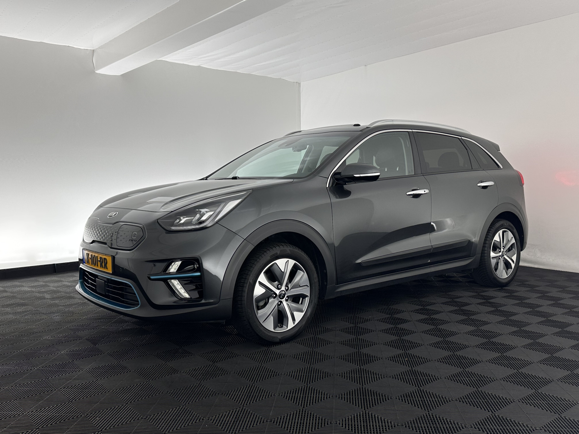 Kia e-Niro ExecutiveLine 64 kWh [ 3-Fase ] Aut. *PANO | LUXURY-LEATHER | JBL-AUDIO | FULL-LED | NAVI-FULLMAP | DAB | ADAPTIVE-CRUISE | CAMERA | MEMORY-PACK | LANE-ASSIST | CCS-FASTLOADER | KEYLESS | DIGI-COCKPIT | TOWBAR | 17"ALU*