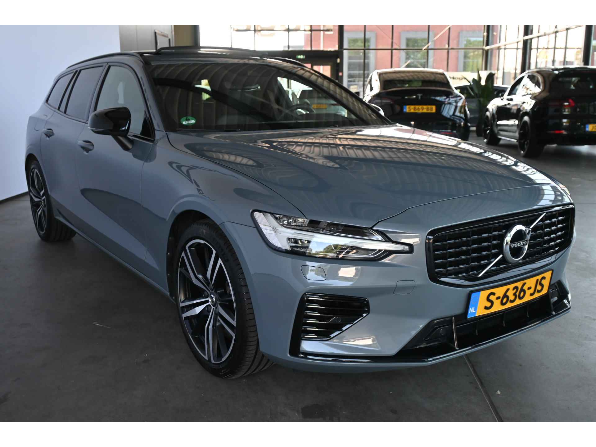 Volvo V60 2.0 T8 Plug-in hybrid AWD Plus Bright Panoramdak Stoelverwarming Carplay Led Adaptieve Cruise  Clima Lane Assist Camera 100% Onderhouden! Inruil Mogelijk!