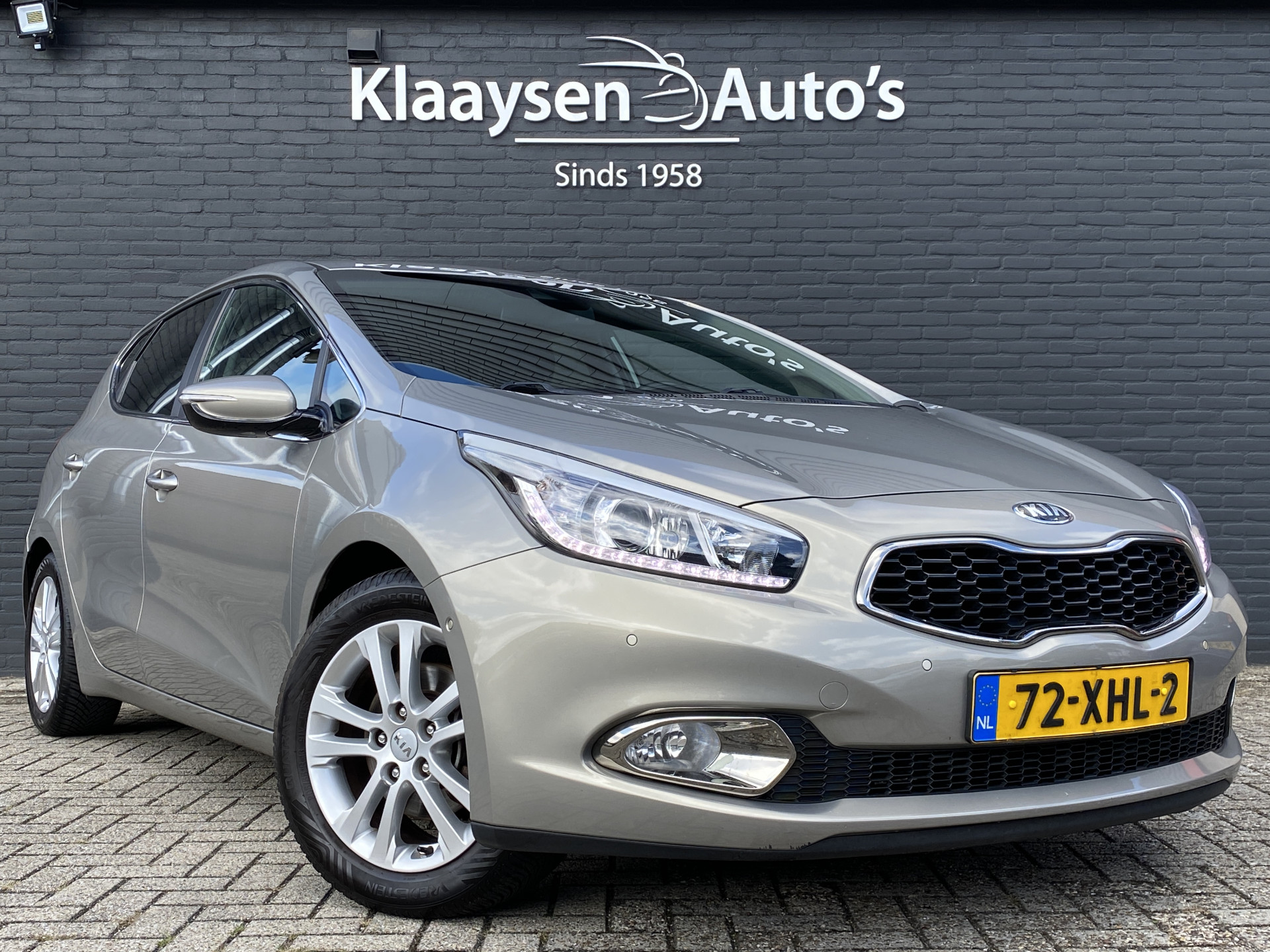 Kia Cee'd 1.6 GDI Super Pack 136 pk | navigatie | trekhaak | all season banden | keyless go | camera