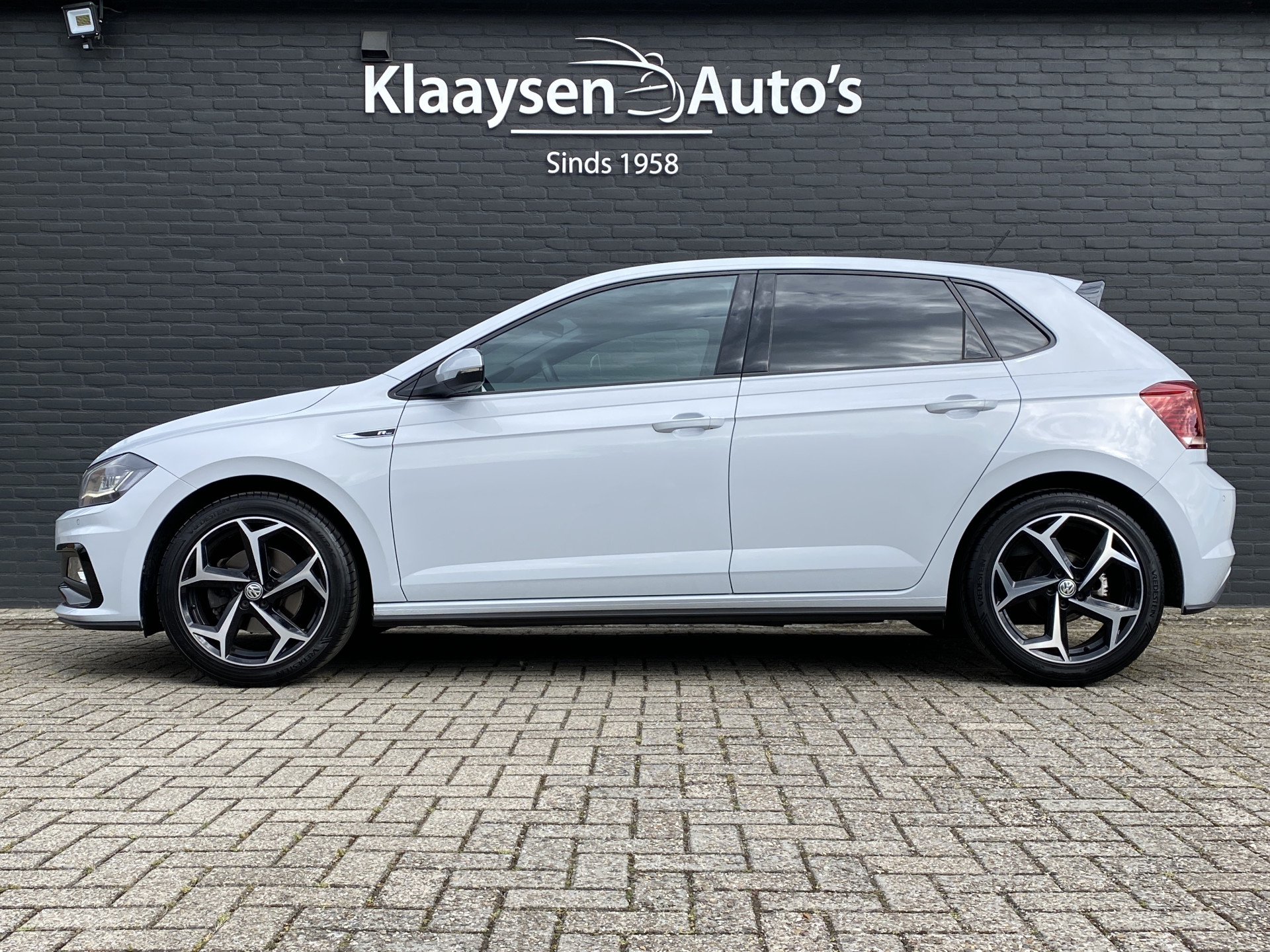 Volkswagen Polo 1.0 TSI R Line 116 pk AUT. | 1e eigenaar | 2x R Line | navigatie | virtual cockpit | stoelverwarming | sportstoelen