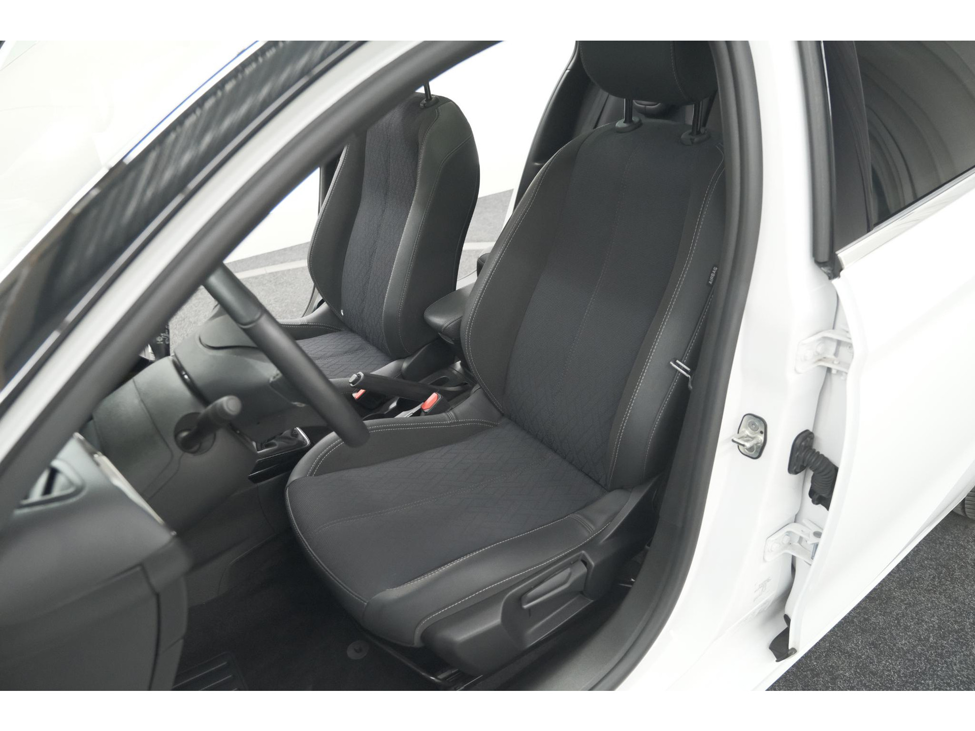 Opel Corsa 1.2 Turbo 100 Ultimate | Panoramadak | Camera | Dodehoekdetectie | Apple Carplay