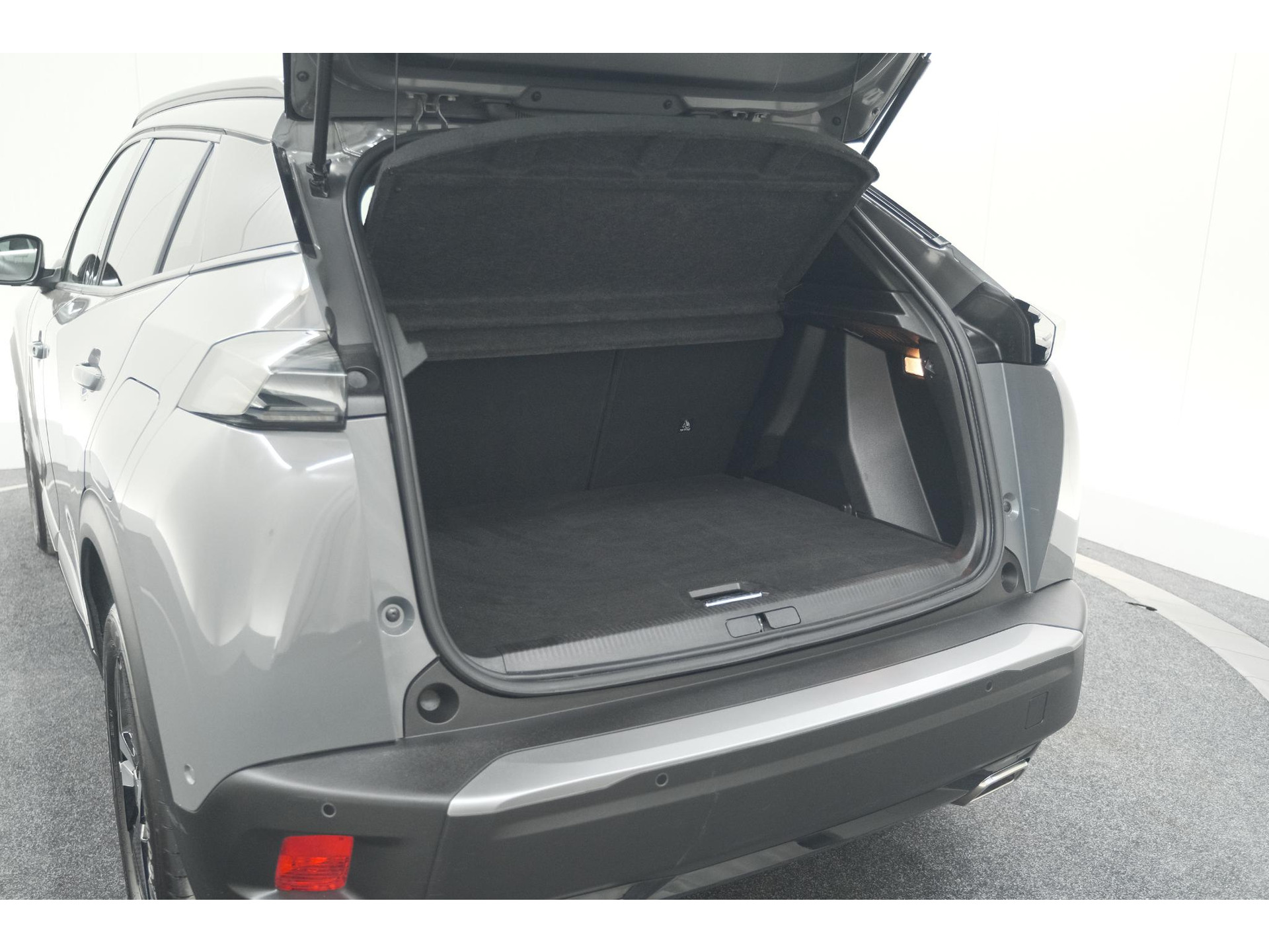 Peugeot 2008 Hybrid 136 e-DCS6 Allure | 360 Camera | Adaptieve Cruise Control | Dodehoekdetectie | Navigatie