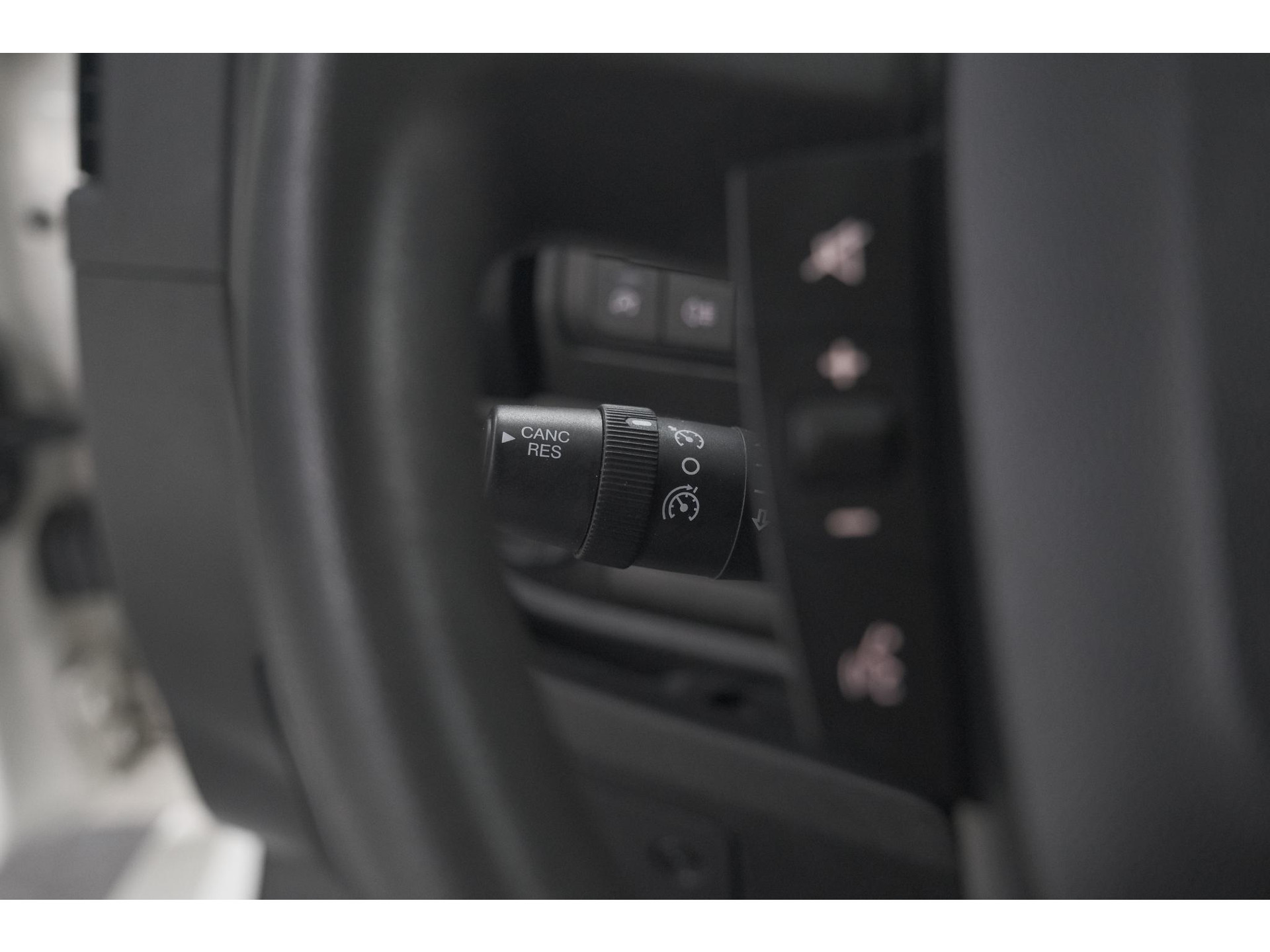 Peugeot Boxer 330 2.2 BlueHDi 140 L2H2 Premium | Navigatie | Houtenvloer In Laadruimte | Airco