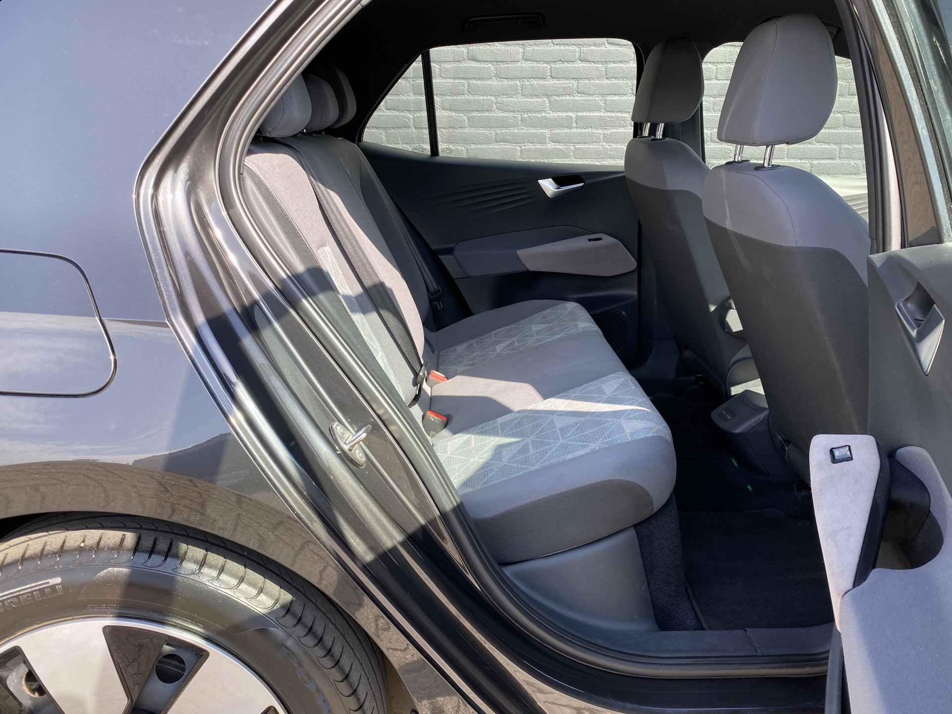 Volkswagen ID.3 Pure 45 kWh 150 pk | dealer onderhouden | navigatie | adapt. cruise | parkeersensoren | apple carplay