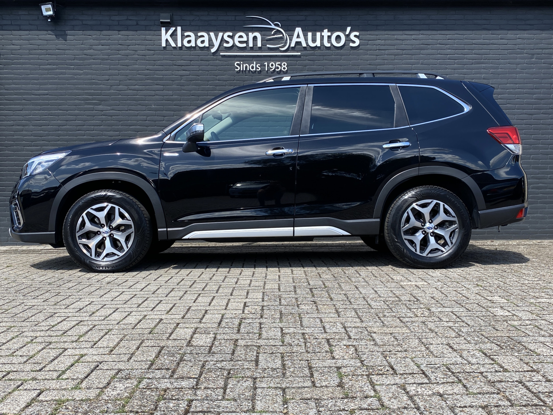 Subaru Forester 2.0i e-BOXER Luxury AUT. | dealer onderh. | leder interieur | trekhaak | adapt. cruise | carplay | memory seat