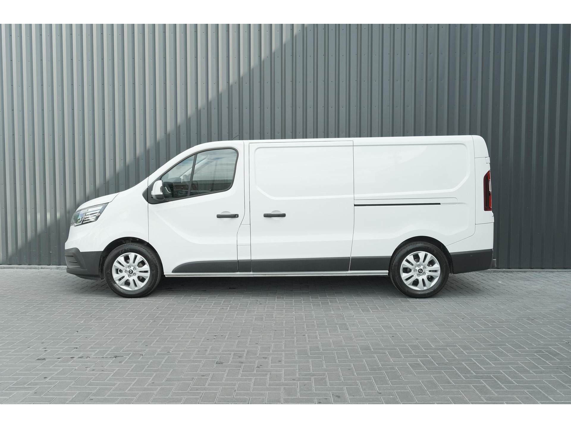 Renault Trafic E-Tech T29 L1H1 Advance 52 kWh | Laadruimte-pakket | Parkeerpakket | 3 fase lader | Camera