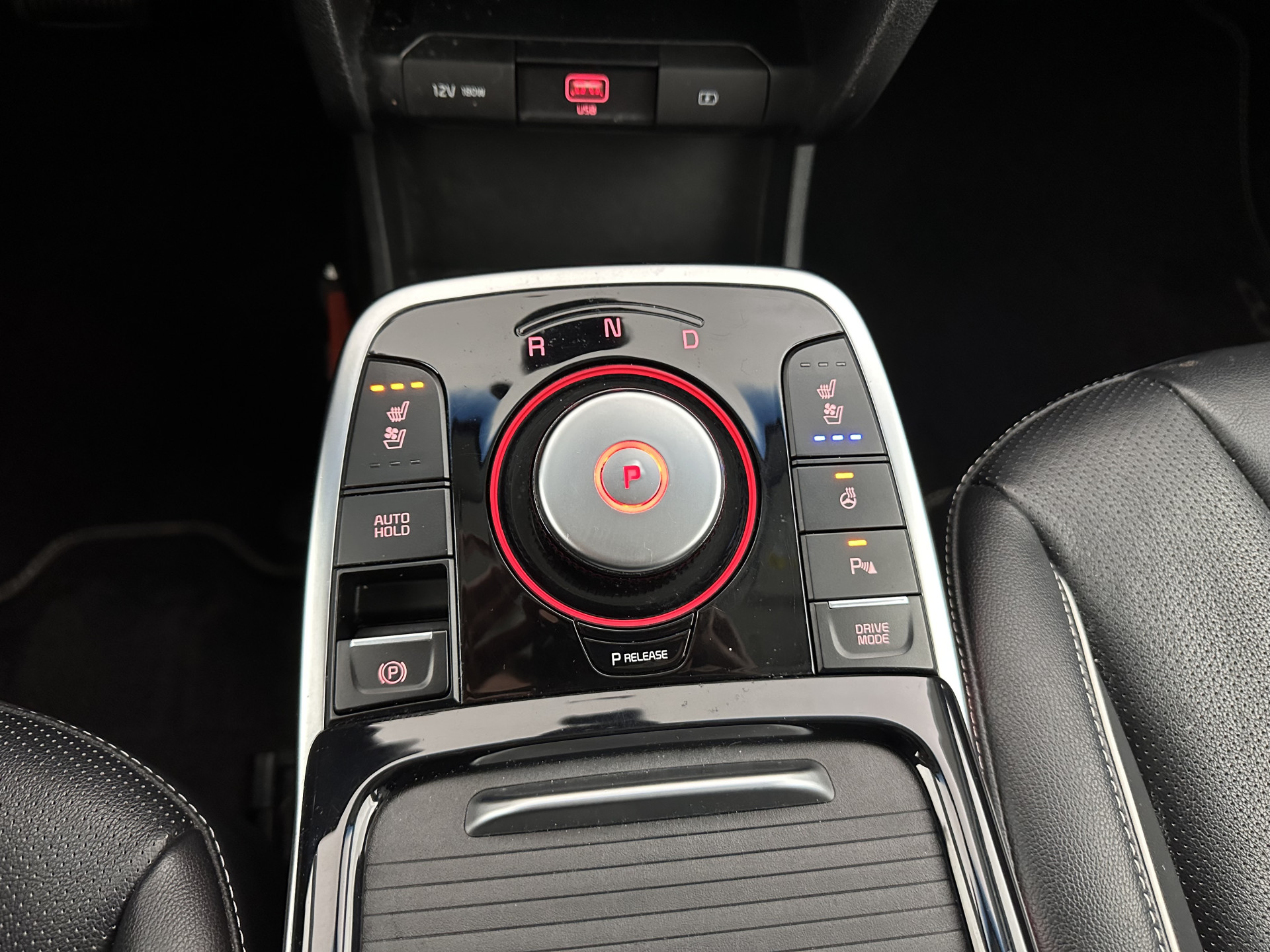 Kia e-Niro ExecutiveLine 64 kWh [ 3-Fase ] {SOH-100%} (INCL-BTW) Aut.*HEATPUMP | LEATHER | FULL-LED | NAVI-FULLMAP | ADAPTIVE-CRUISE | CAMERA | MEMORY-PACK | LANE-ASSIST | HEATED-COMFORTSEATS | SHIFTPADDLES | KEYLESS | DIGI-COCKPIT | PRIVACYGLAS