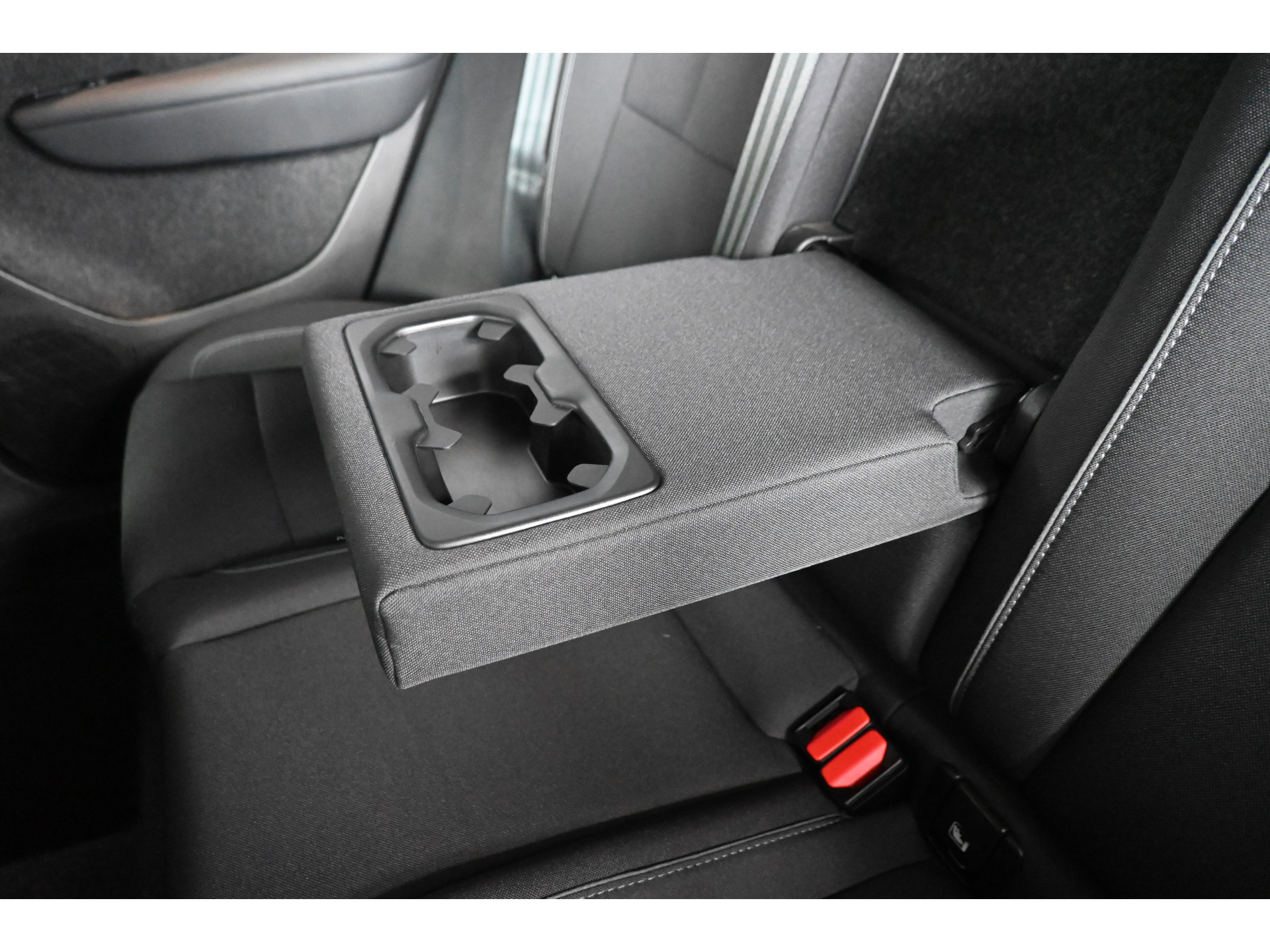 Volvo XC40 1.5 T5 Recharge Inscription Clima Cruise CarPlay Trekhaak PDC Lane Assist Camera 100% Onderhouden! Inruil Mogelijk!