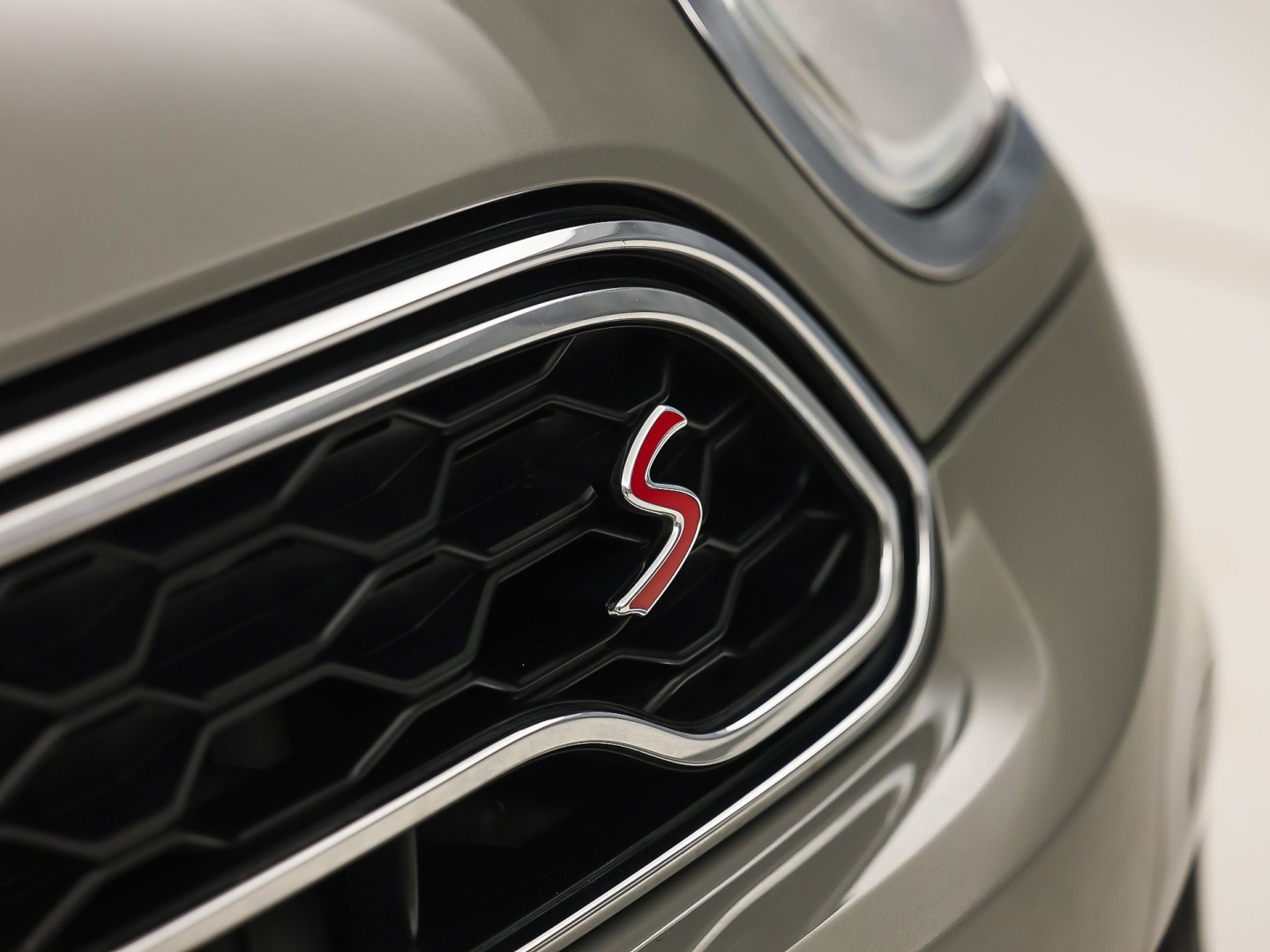 MINI Countryman 1.5 Cooper Chili (NAVIGATIE, CLIMATE, LEDER, PARKEERSENSOREN, SPORTSTOELEN, CRUISE, NIEUWE APK, NIEUWSTAAT)