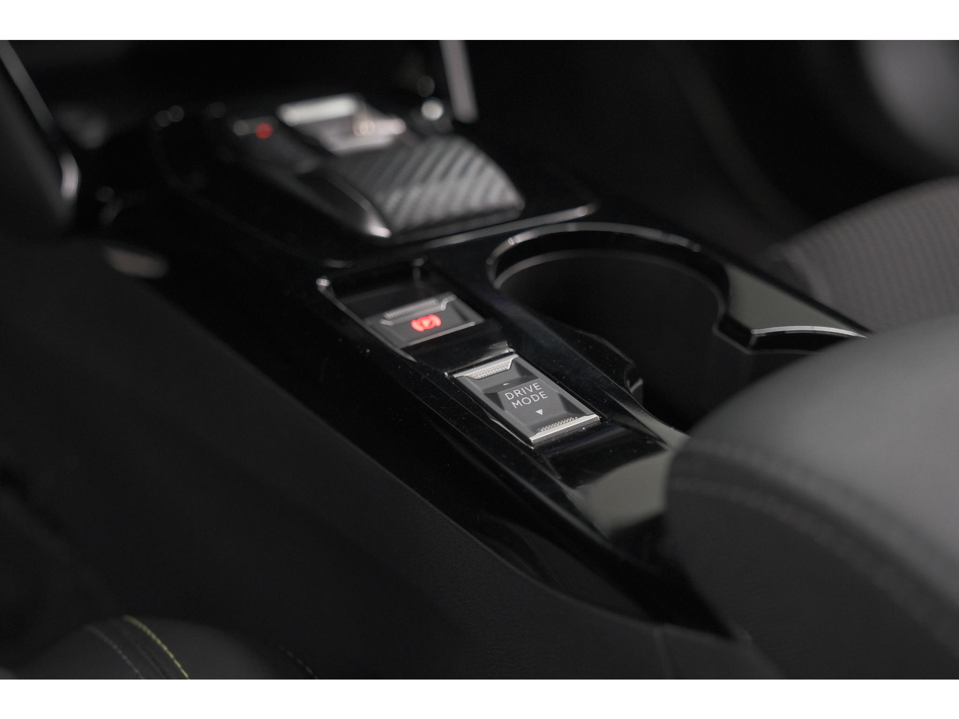 Peugeot 2008 1.2 Hybrid 145 GT | Camera | Apple Carplay | Parkeersensoren