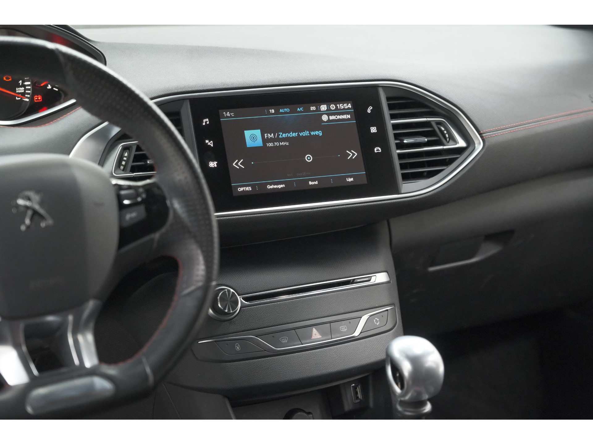 Peugeot 308 SW PureTech 130 GT-line | Trekhaak | Panoramadak | Camera | Alcantara Bekleding | Dodehoekdetectie