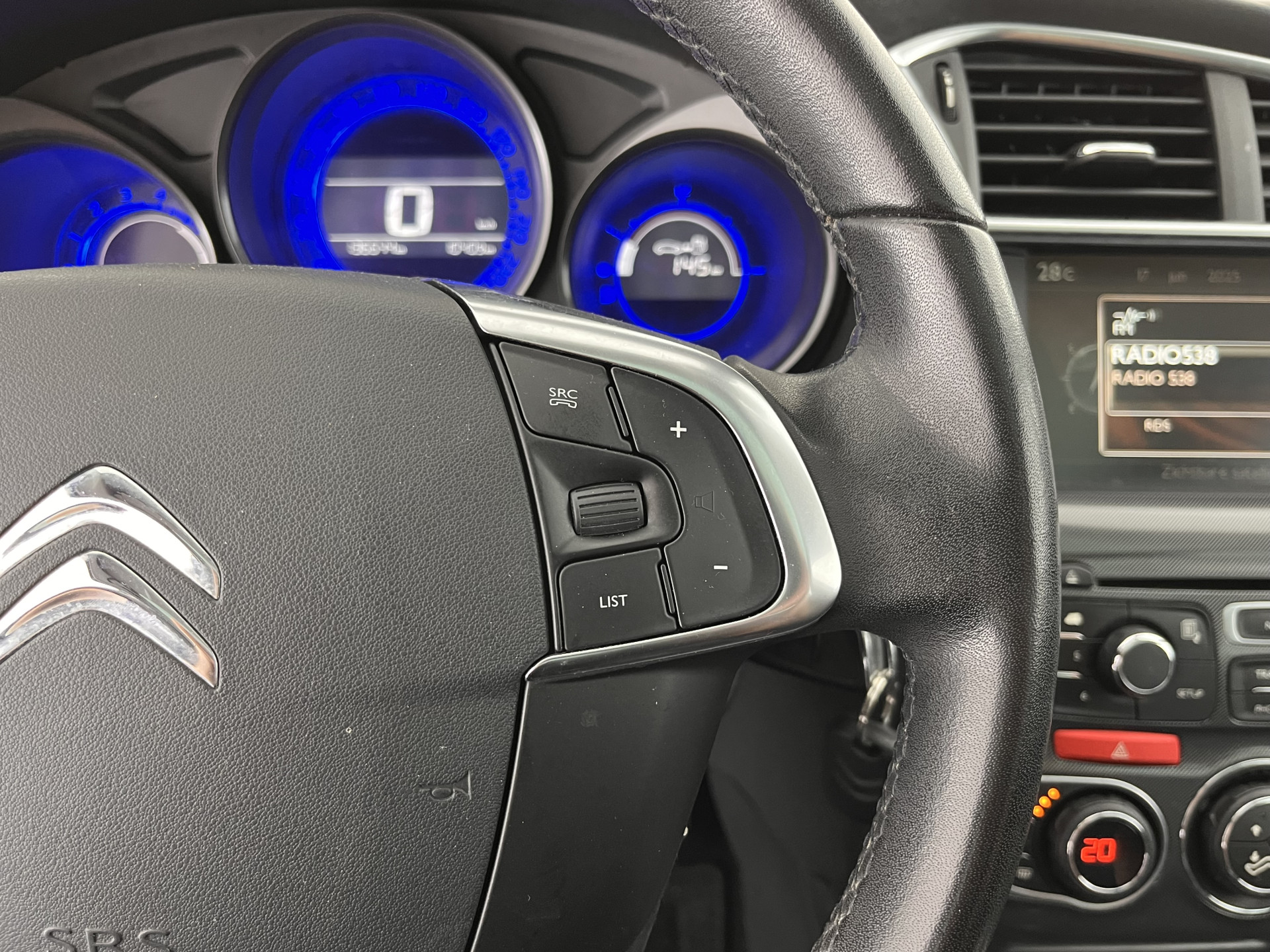 Citroën C4 1.6 e-HDi Ligne Business *PANO | NAVI-FULLMAP | COMFORT-SEATS | ECC | PDC | CRUISE | TOWBAR | 16"ALU*