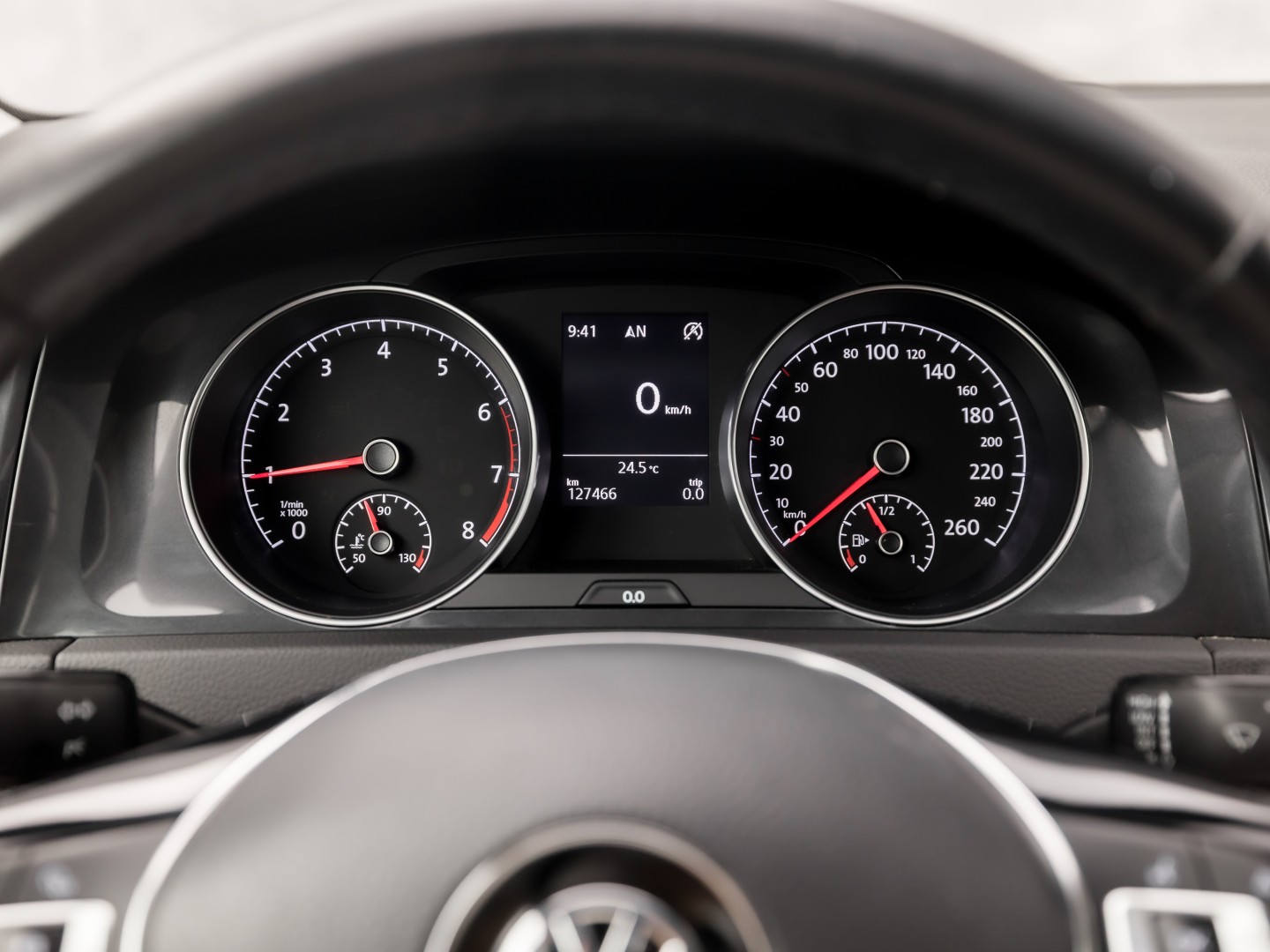 Volkswagen Golf 1.0 TSI Sportline (APPLE CARPLAY, GROOT NAVI, ALCANTARA, DYNAMISCHE KNIPPERLICHTEN, SPORTSTOELEN, STOELVERWARMING, ADAPTIVE CRUISE, PARKEERSENSOREN, NIEUWSTAAT)