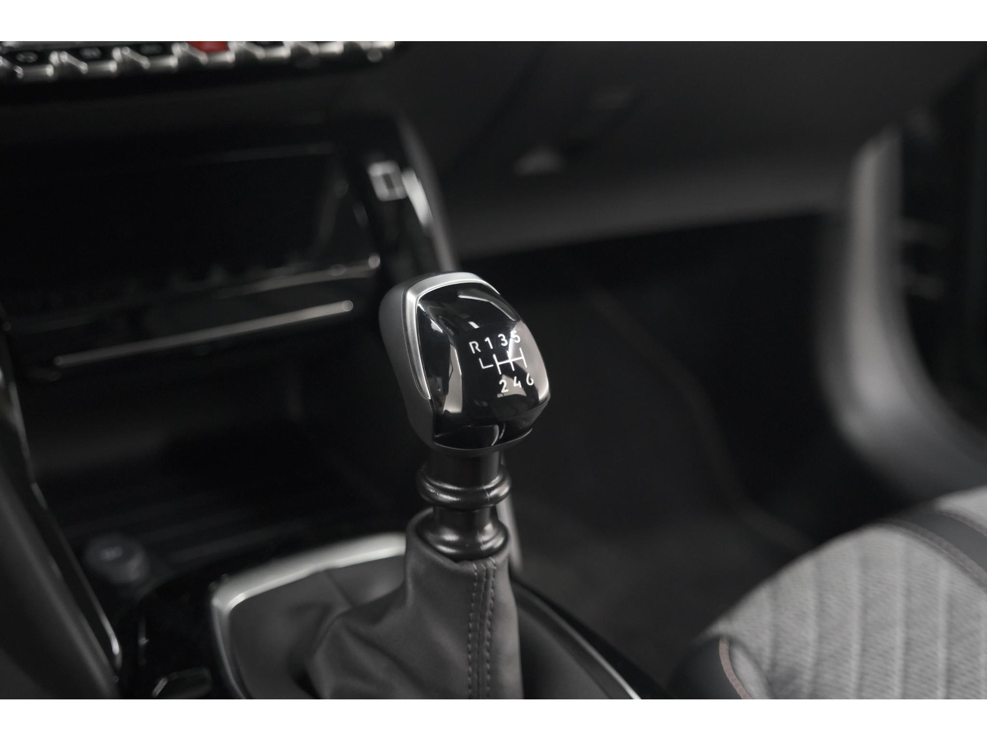 Peugeot 208 PureTech 100 Allure | 360 Camera | Dodehoekdetectie | Navigatie