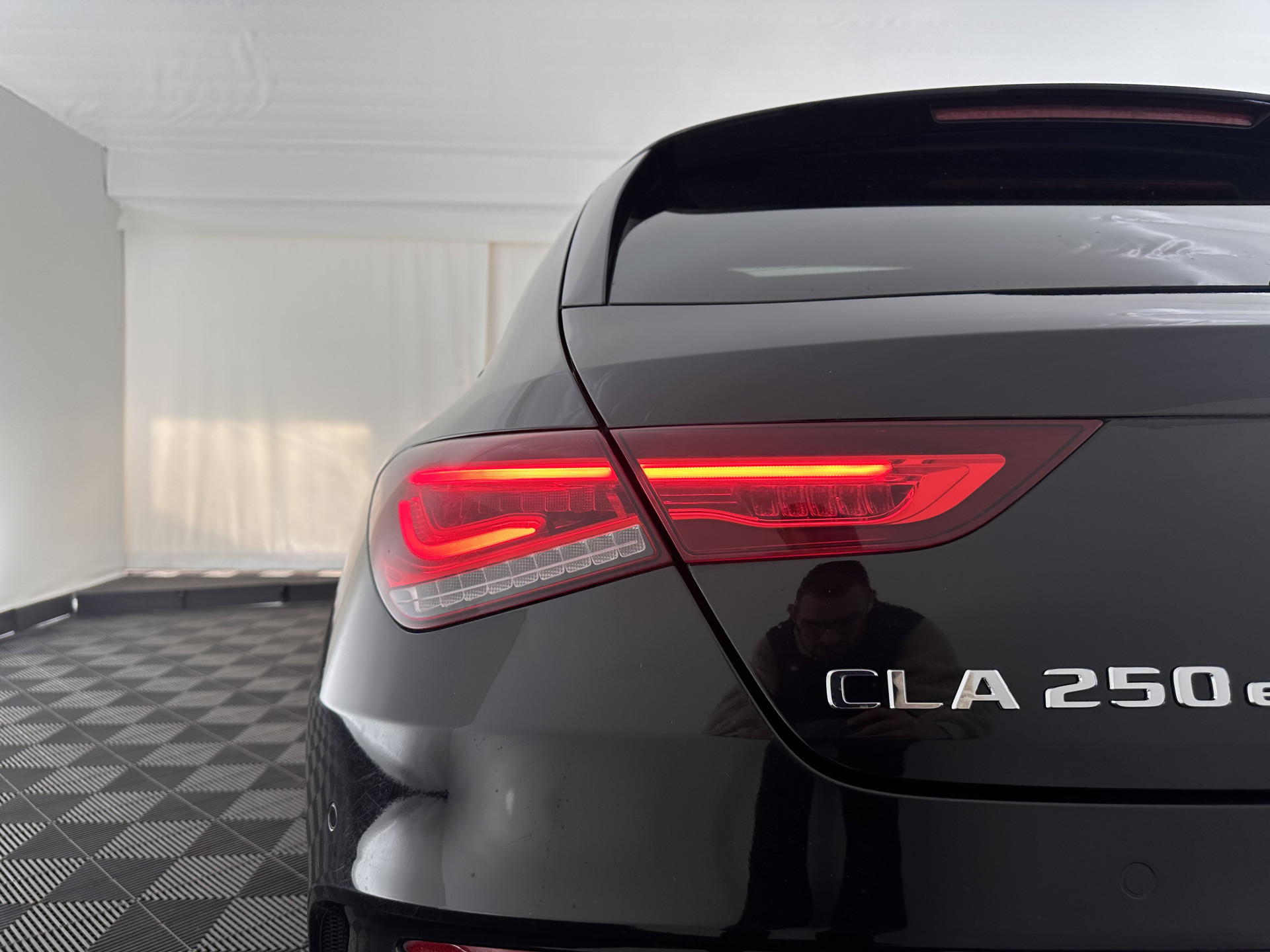 Mercedes-Benz CLA-klasse Shooting Brake 250 e AMG Line ( Plug-in ) (INCL.BTW) *PANO | LEATHER-MICROFIBRE | MULTIBEAM-LED | AMBIENT-LIGT | BLIND-SPOT | HEATED-SPORTSEATS | WIDE-SCREEN-DIGICOCKPIT | DAB+ | NAVI-FULLMAP | CAMERA | PRIVACY-GLASS | TOWBAR | 19