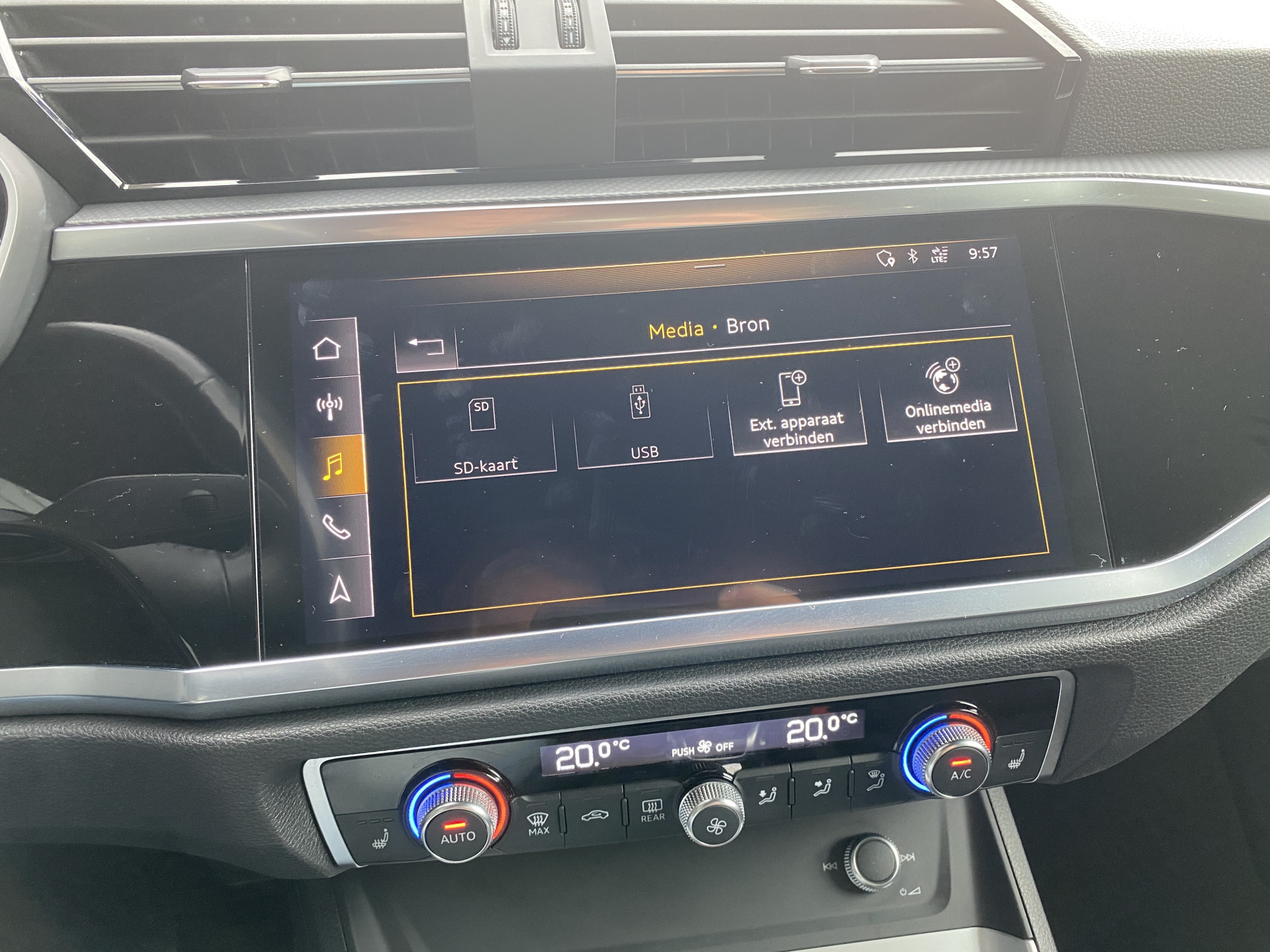 Audi Q3 35 TFSI 150 pk S Line AUT. | zwart optiek | 20'' lichtmetalen velgen | adaptieve cruise | sportstoelen | apple carplay | led kopl.