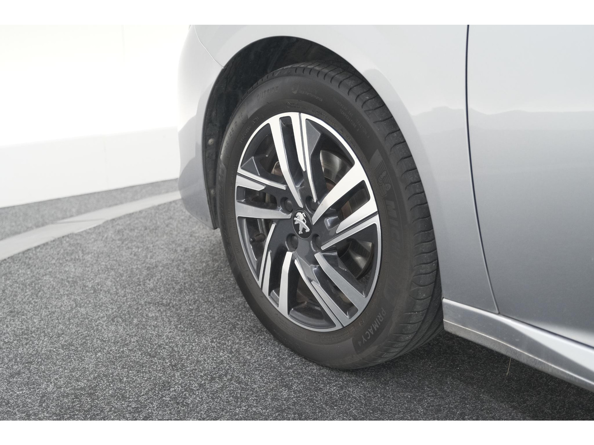 Peugeot 208 PureTech 100 Allure Pack | Camera | Apple Carplay | Parkeersensoren | Navigatie