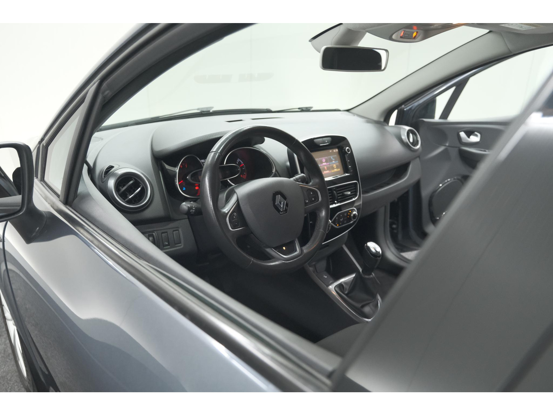 Renault Clio 1.2 Limited | Trekhaak | Navigatie | Parkeersensoren | Climate Control