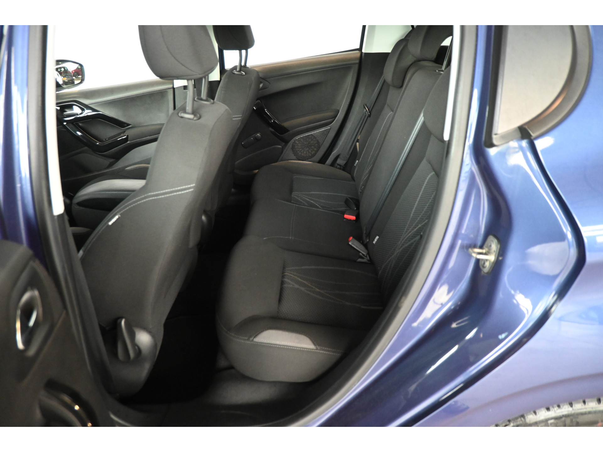 Peugeot 208 1.6 e-HDi Active Clima Cruise control Trekhaak Navigatie Lichtmetaal 100% Onderhouden Inruil Mogelijk!