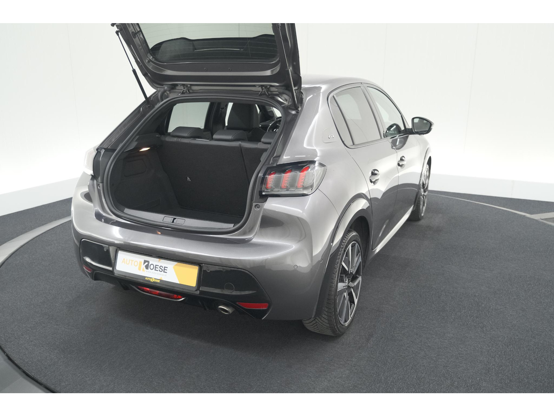 Peugeot 208 PureTech 100 EAT8 GT | Camera | Dodehoekdetectie | Navigatie | Apple Carplay