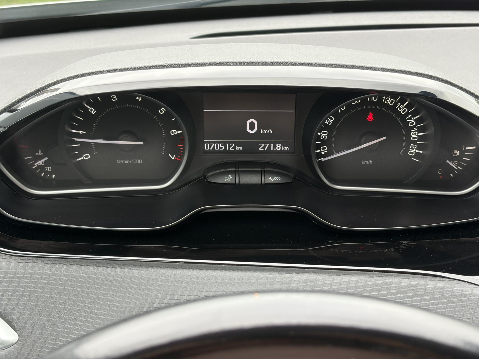 Peugeot 208 1.2 PureTech Blue Lease Executive ✓Dealer Onderhouden✓2e Eigenaar✓Navi✓Carplay✓Clima✓Cruise✓Pdc✓5 Deurs✓16'' Lm velgen✓N.A.P✓Apk tot 09-2027