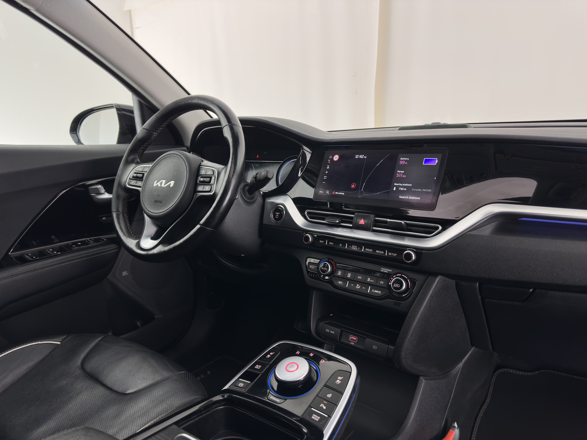 Kia e-Niro ExecutiveLine 64 kWh [ 3-Fase ] {SOH-100%} (INCL-BTW) Aut. *PANO | LEATHER | JBL-AUDIO | FULL-LED | NAVI-FULLMAP | DAB | ADAPTIVE-CRUISE | CAMERA | MEMORY-PACK | LANE-ASSIST | CCS-FASTLOADER | KEYLESS | DIGI-COCKPIT | 17"ALU*