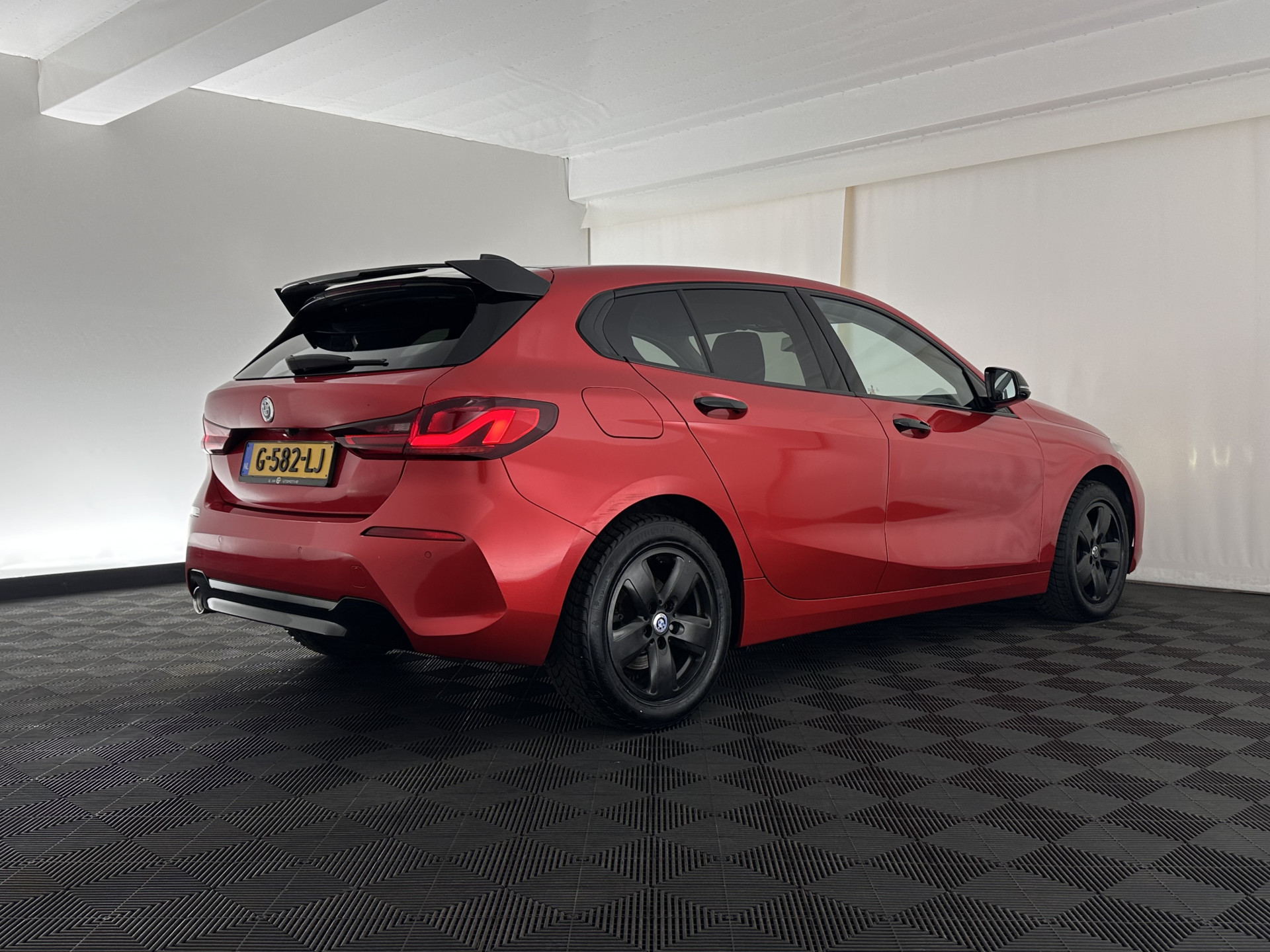 BMW 1-serie 116D EXECUTIVE EDITION *DIGI-COCKPIT | FULL-LED | NAVI-FULLMAP | AMBIENT-LIGHT | CRUISE | KEYLESS | PRIVACY-GLASS | ECC | PDC | 16"ALU*