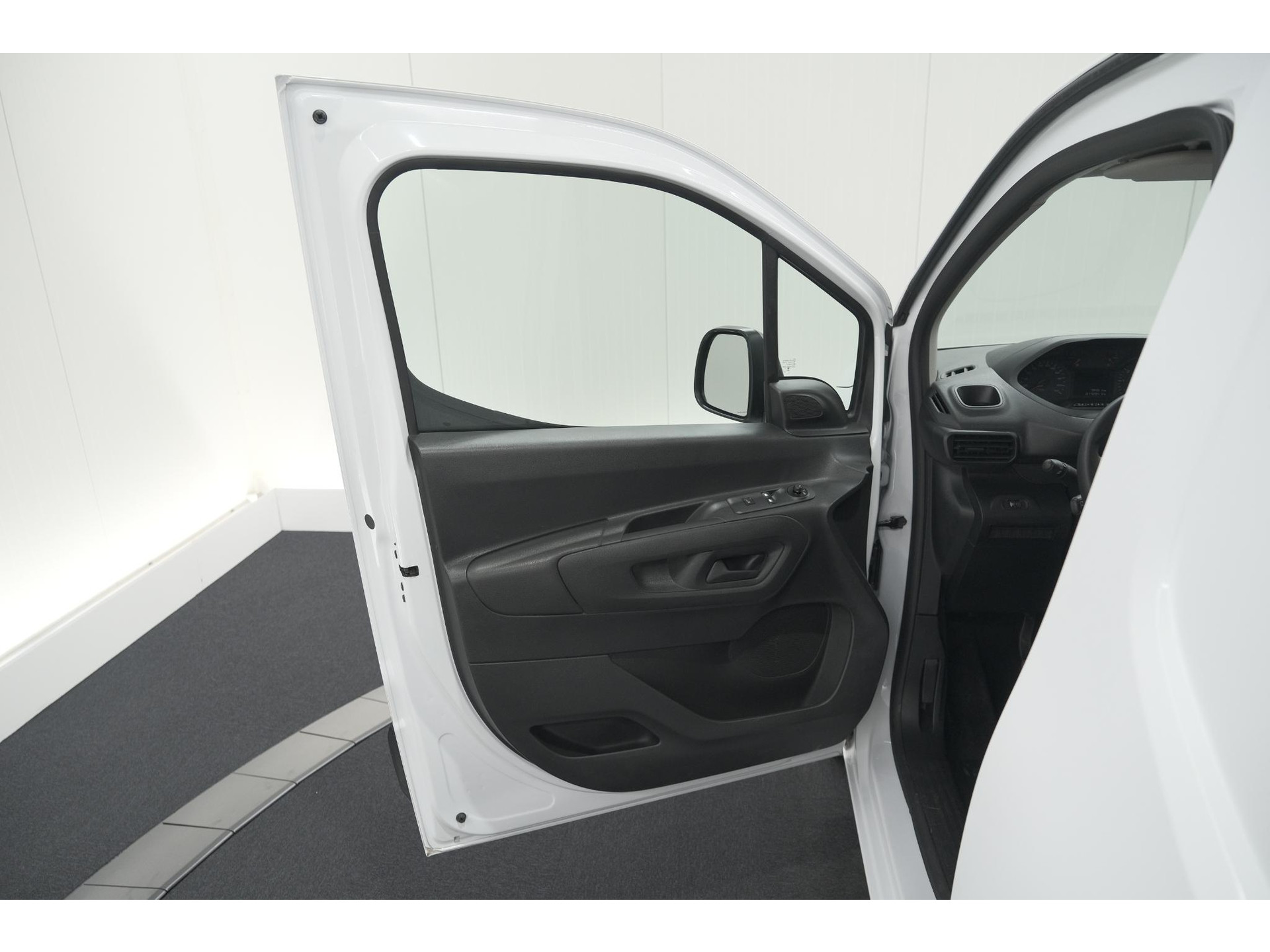 Peugeot Partner 1.5 BlueHDi 100 S&S L1 | Trekhaak | Laadruimte Pakket | Allseason Banden | Cruise Control