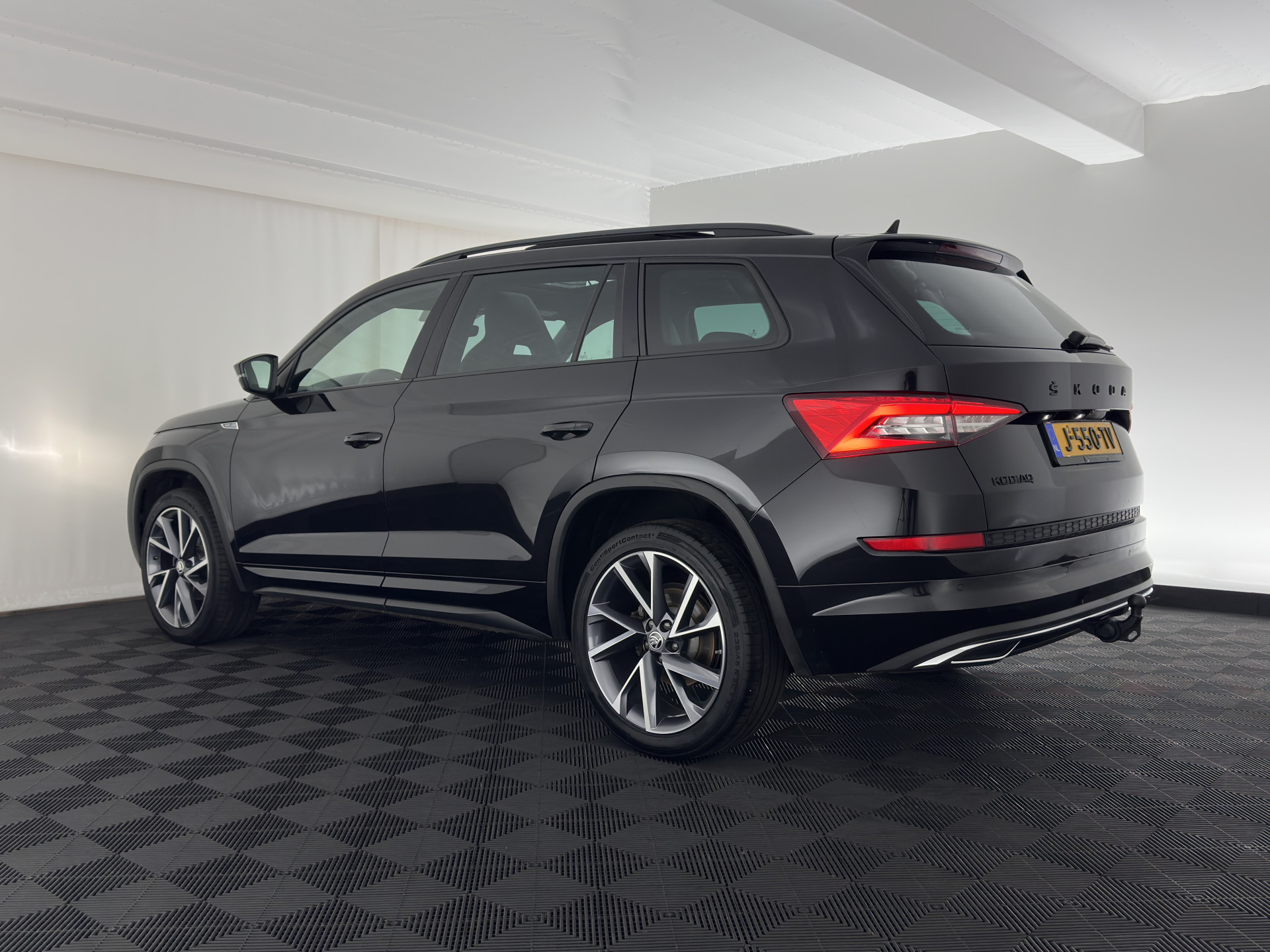 ŠKODA Kodiaq 1.5TSI Sportline (INCL-BTW) Aut. *PANO | 20" ALU | TOW BAR | LEATHER-MICROFIBRE | FULL-LED | MEMORY-PACK | SPORTSEATS | SHIFT-PADDLES | ADAPTIVE-CRUISE | DIGI-COCKPIT | NAVI-FULLMAP | CANTON-AUDIO | DAB | AMB