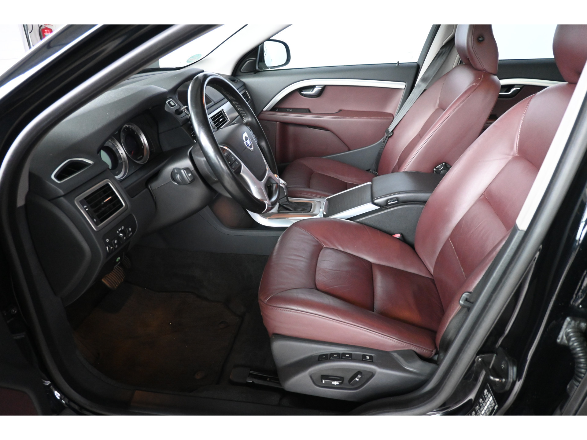Volvo V70 1.6 T4 Limited Edition Automaat Clima Navigatie Schuif/Kanteldak Goed Onderhouden! Inruil Mogelijk!