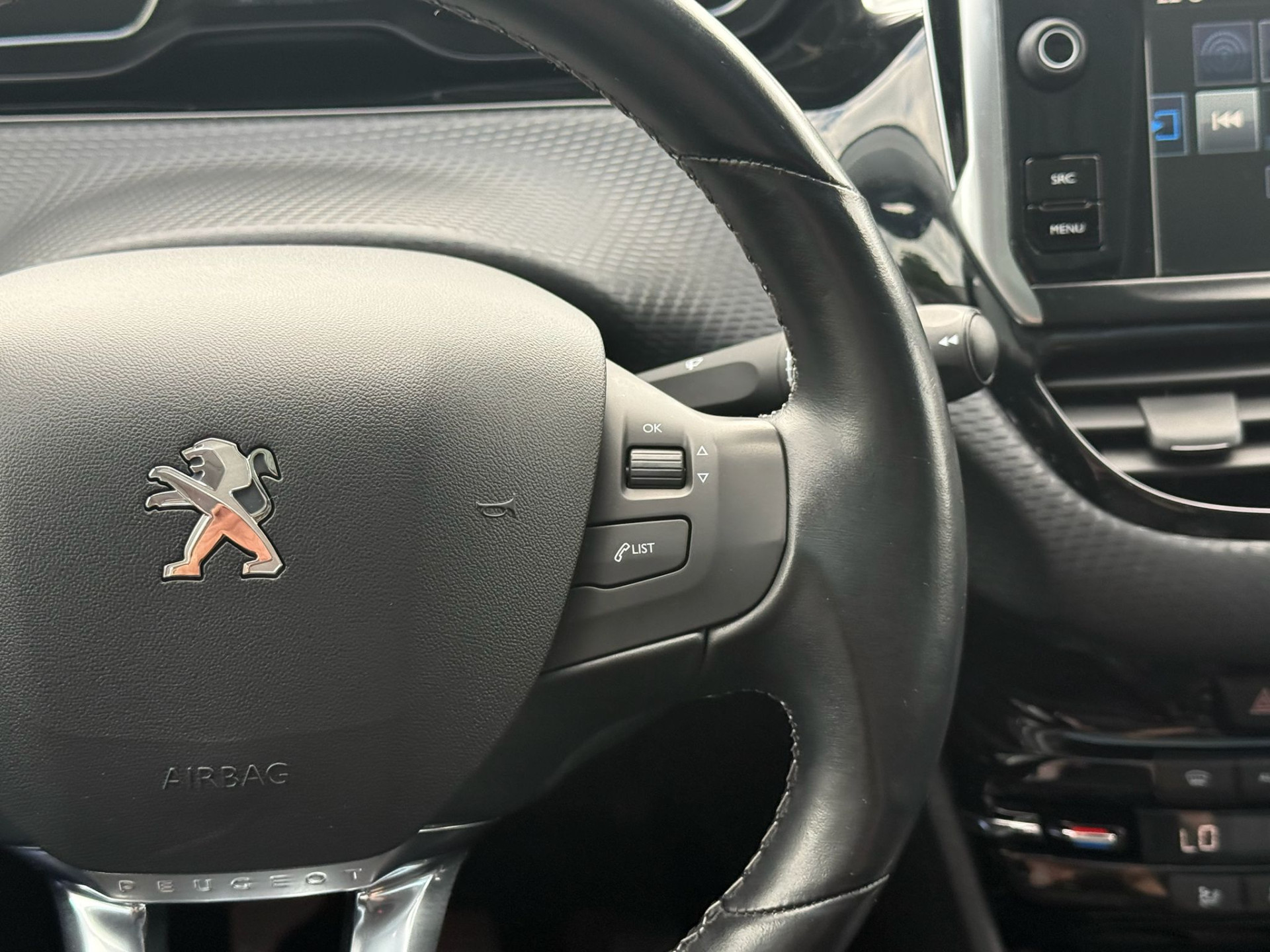 Peugeot 208 1.2 110PK Allure | 2E EIGENAAR | 3/6/12MND GARANTIE | PANO | DAB | CARPLAY | NAVI | CRUISE | JBL | AIRCO | TREKHAAK | MAT |