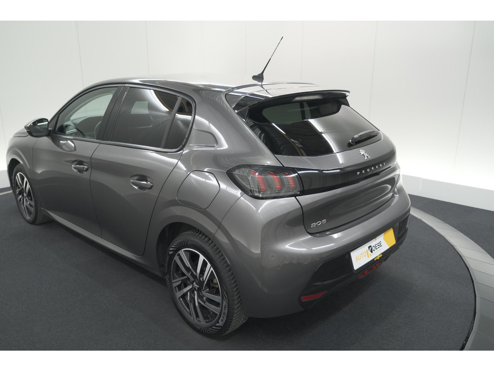 Peugeot 208 PureTech 100 Allure Pack | Parkeersensoren | Apple Carplay | Stoelverwarming