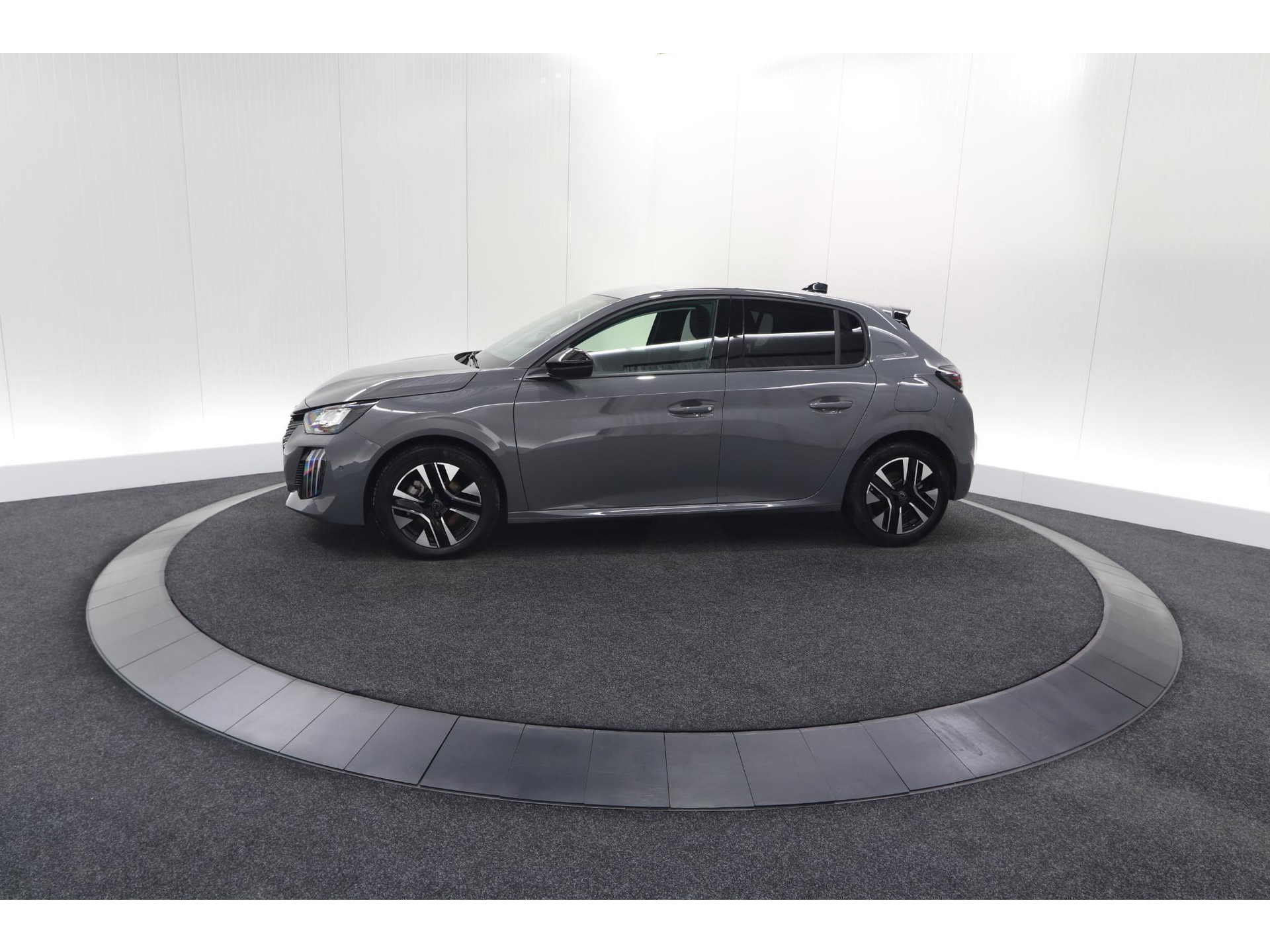 Peugeot 208 PureTech 100 Allure | 360 Camera | Adaptieve Cruise Control | Navigatie | Dodehoekdetectie