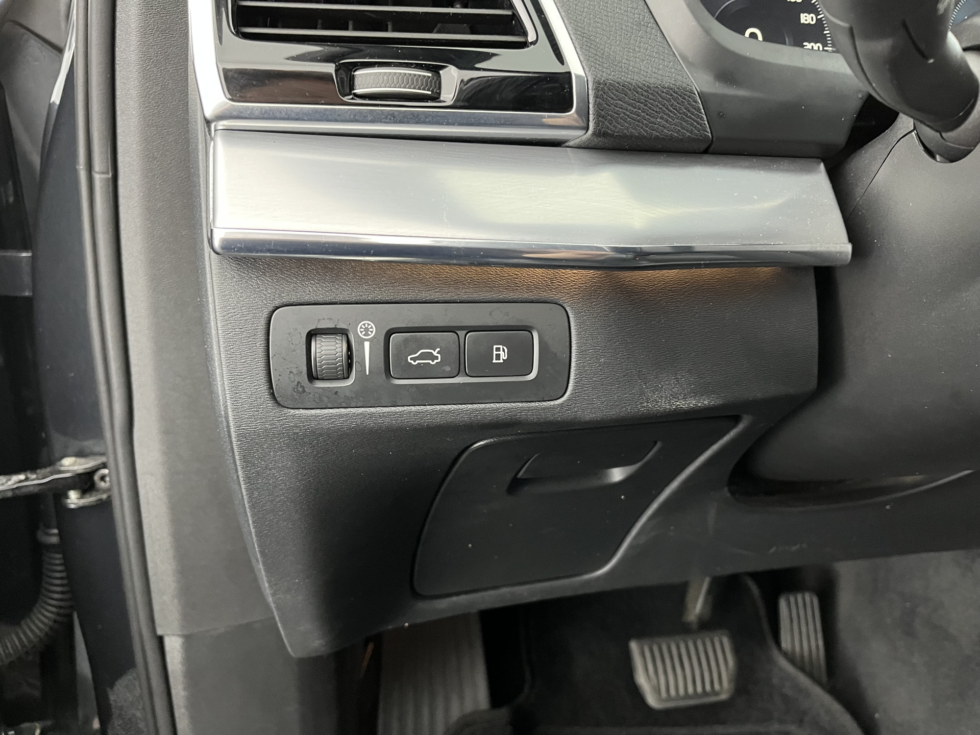 Volvo XC90 2.0 T8 Twin Engine AWD Inscription [ 7-Pers. ] (INCL-BTW) Aut. *PANO | HEAD-UP | LUXURY-LEATHER | FULL-LED | DIGI-COCKPIT | NAVI-FULLMAP | CARPLAY | ECC | HEATED-COMFORTSEATS | LANE-ASSIST | PDC | TOWBAR | 19"ALU*