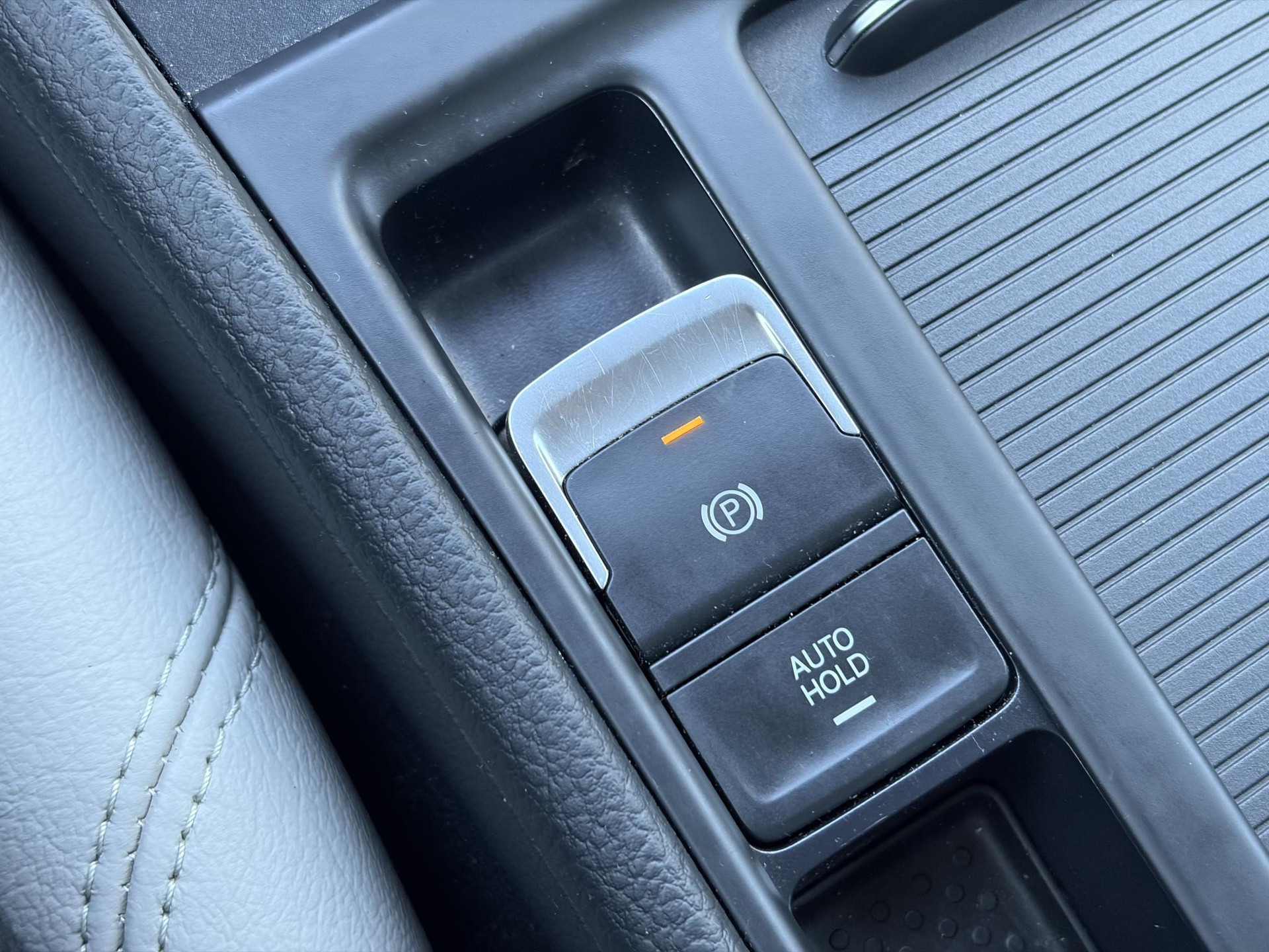 Volkswagen e-Golf e-Golf ✓SOH 88.57%✓Carplay✓Navi✓Leder✓Clima✓Cruise✓Pdc V+A✓LED✓16'' Lm velgen✓N.A.P✓Apk tot 02-2027
