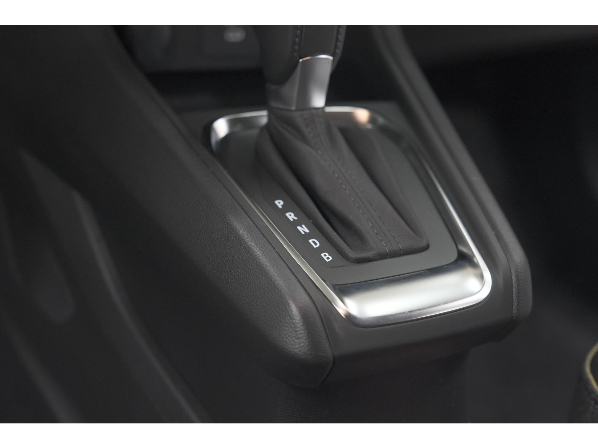 Renault Captur 1.6 E-Tech full hybrid 145 Techno | Advanced Driving | Camera | Dodehoekdetectie | Apple Carplay | 18 Inch Lichtmetalen Velgen