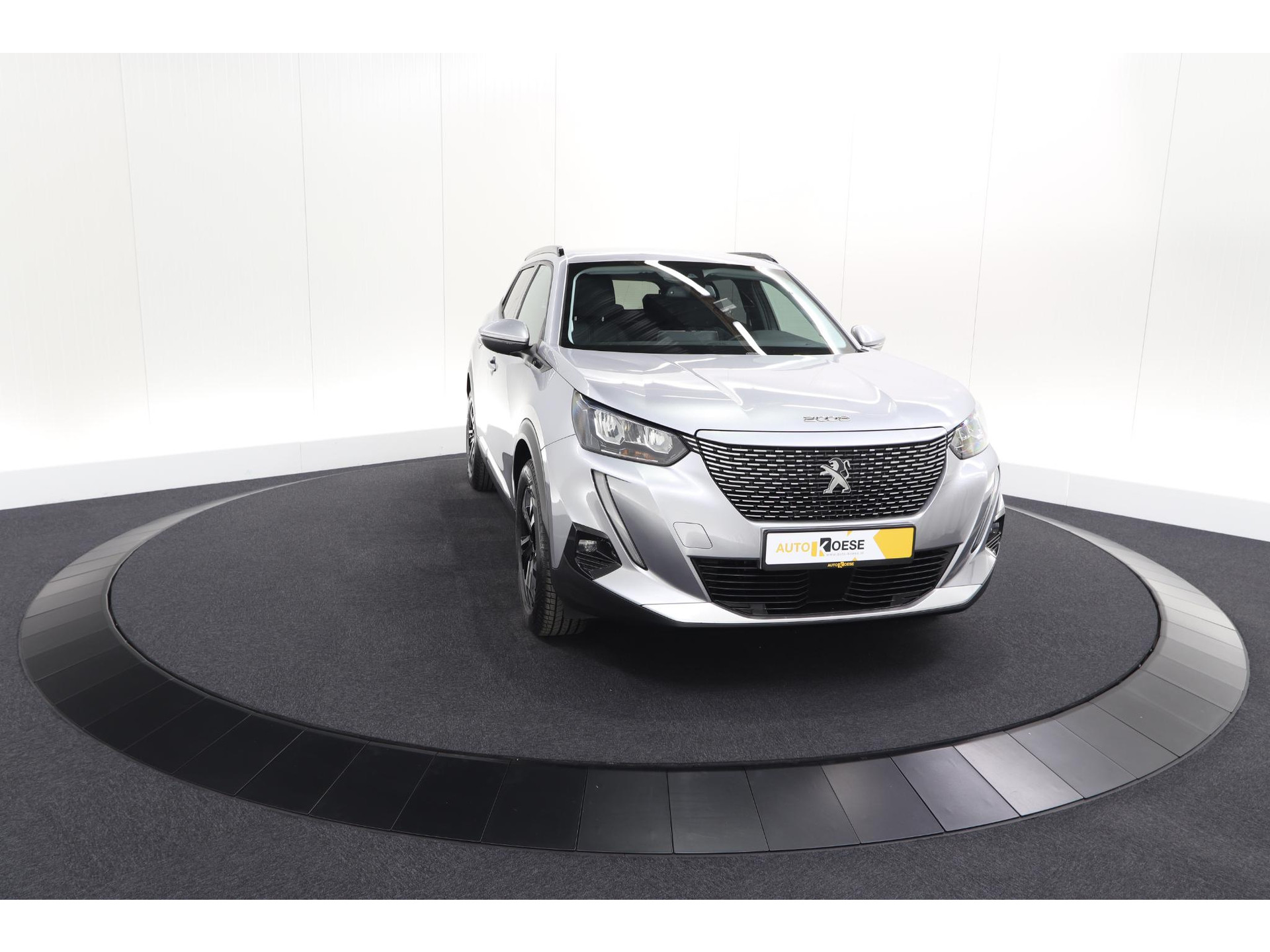 Peugeot e-2008 EV Allure 50 kWh | SOH=96.7 % | 3 Fase Laadfunctie | Camera | Navigatie | Parkeersensoren | Apple Carplay